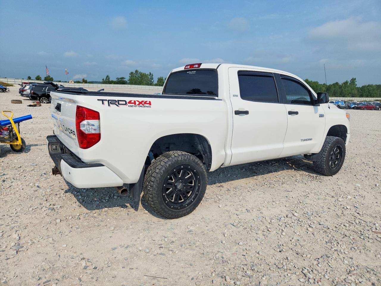 2017 Toyota Tundra Sr5 White vin: 5TFDY5F17HX637381
