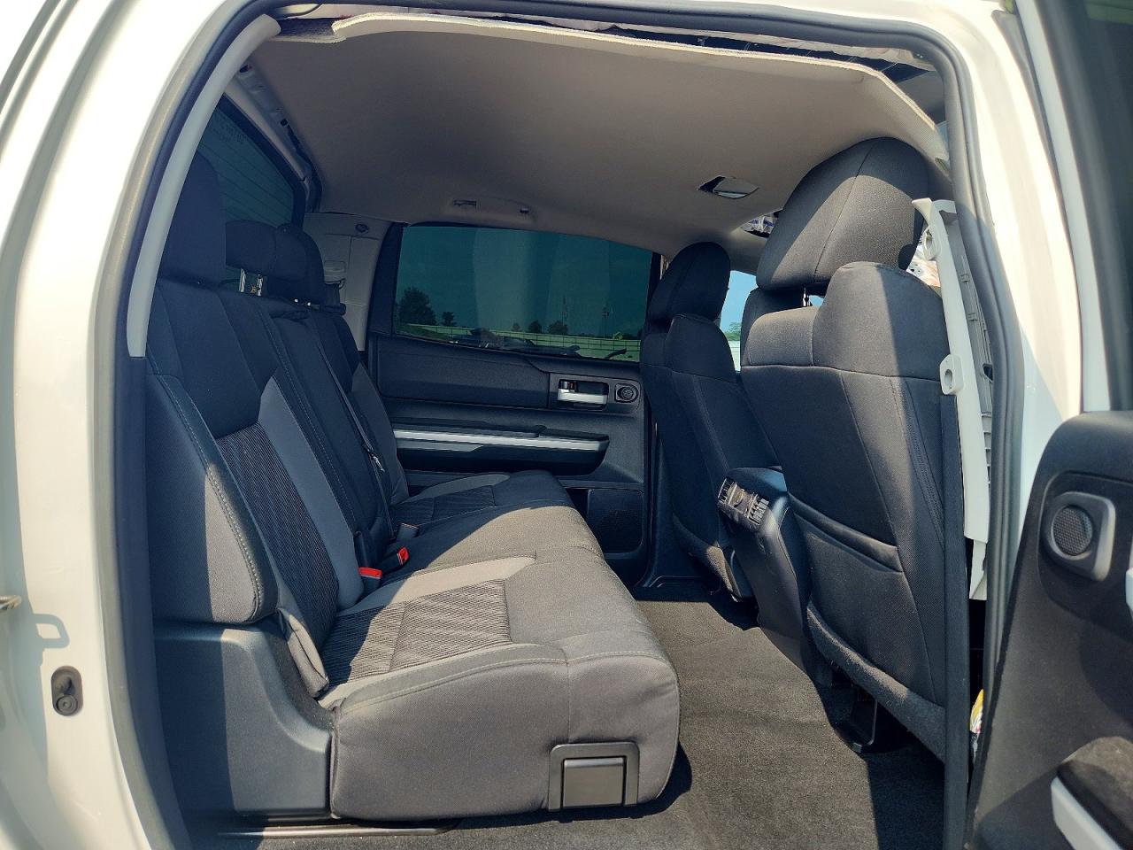 2017 Toyota Tundra Sr5 White vin: 5TFDY5F17HX637381