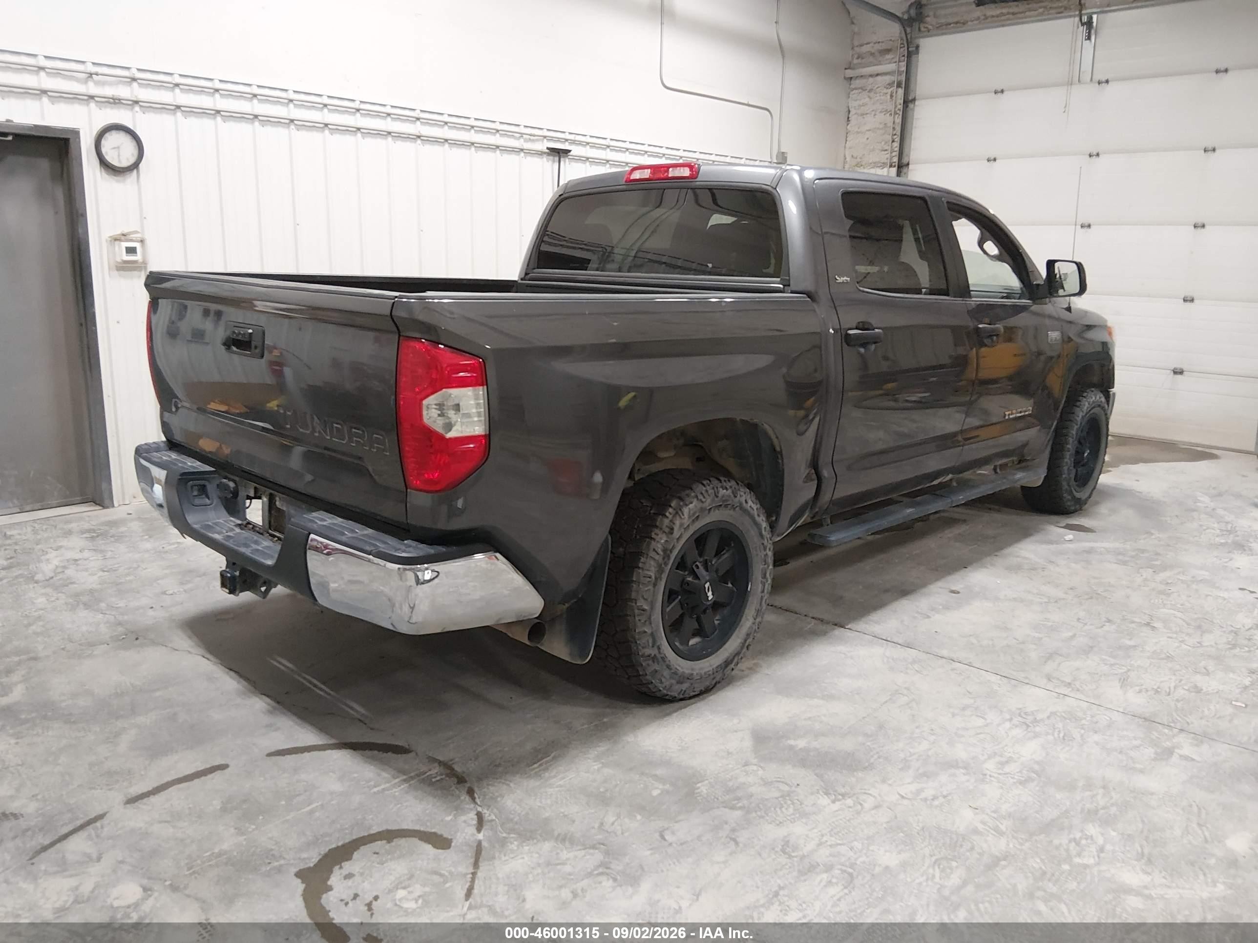 2017 Toyota Tundra Sr5 5.7l V8 Gray vin: 5TFDY5F17HX676438