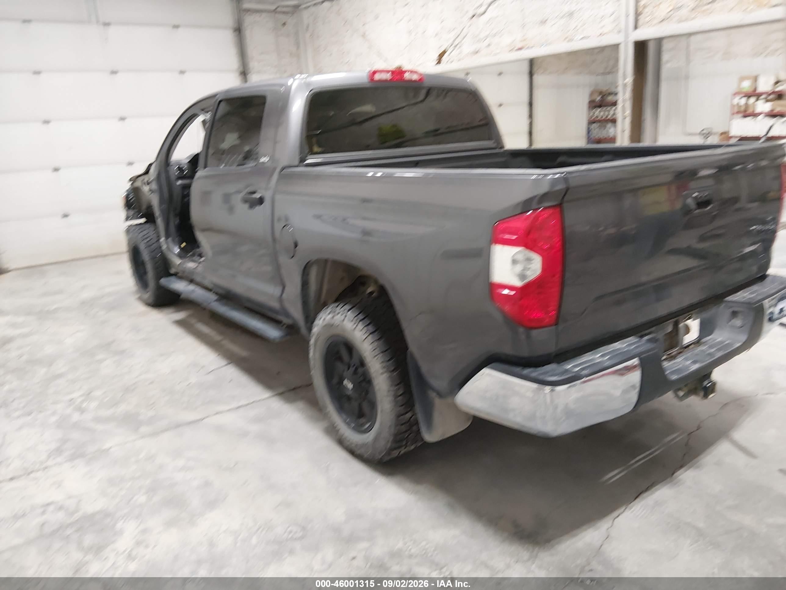 2017 Toyota Tundra Sr5 5.7l V8 Gray vin: 5TFDY5F17HX676438
