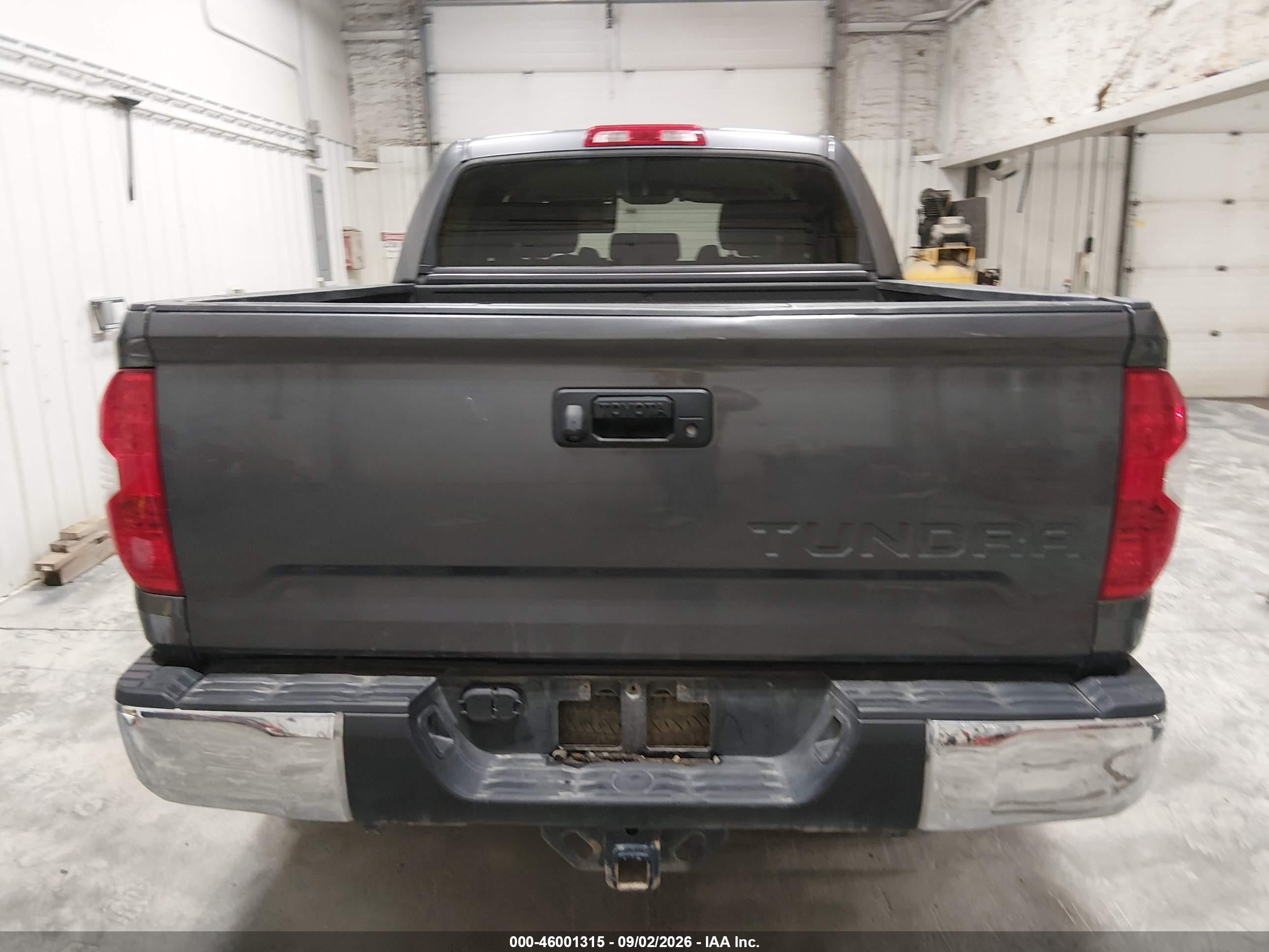 2017 Toyota Tundra Sr5 5.7l V8 Gray vin: 5TFDY5F17HX676438