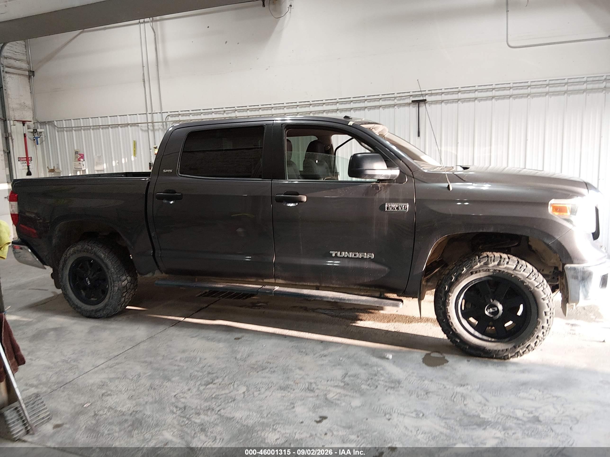 2017 Toyota Tundra Sr5 5.7l V8 Gray vin: 5TFDY5F17HX676438