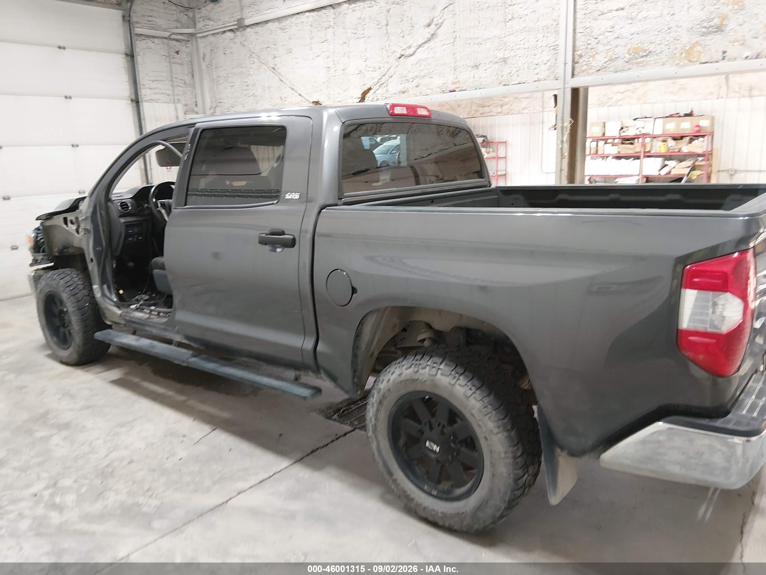 2017 Toyota Tundra Sr5 5.7l V8 Gray vin: 5TFDY5F17HX676438