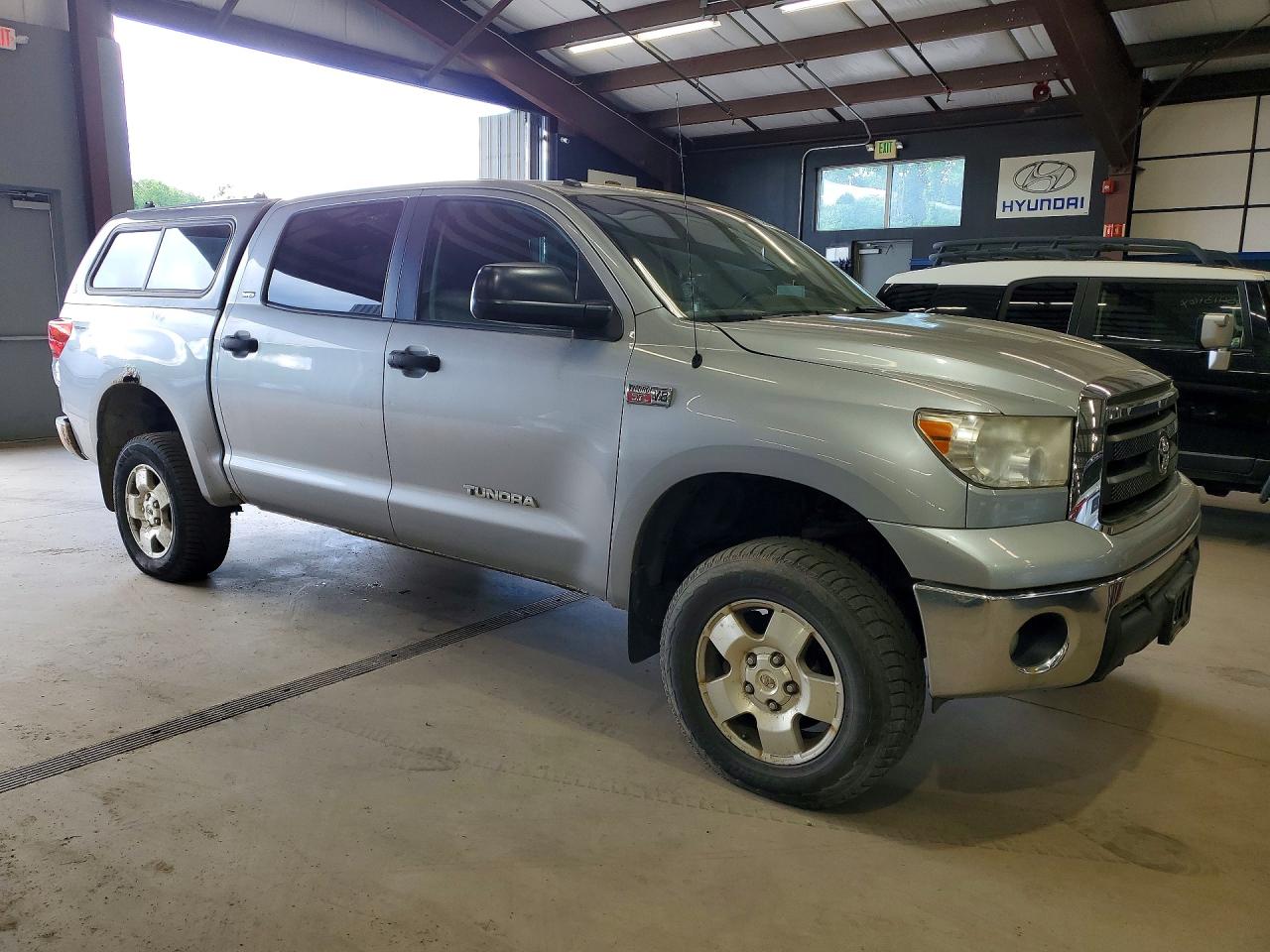 2011 Toyota Tundra Crewmax Sr5 Silver vin: 5TFDY5F18BX187120