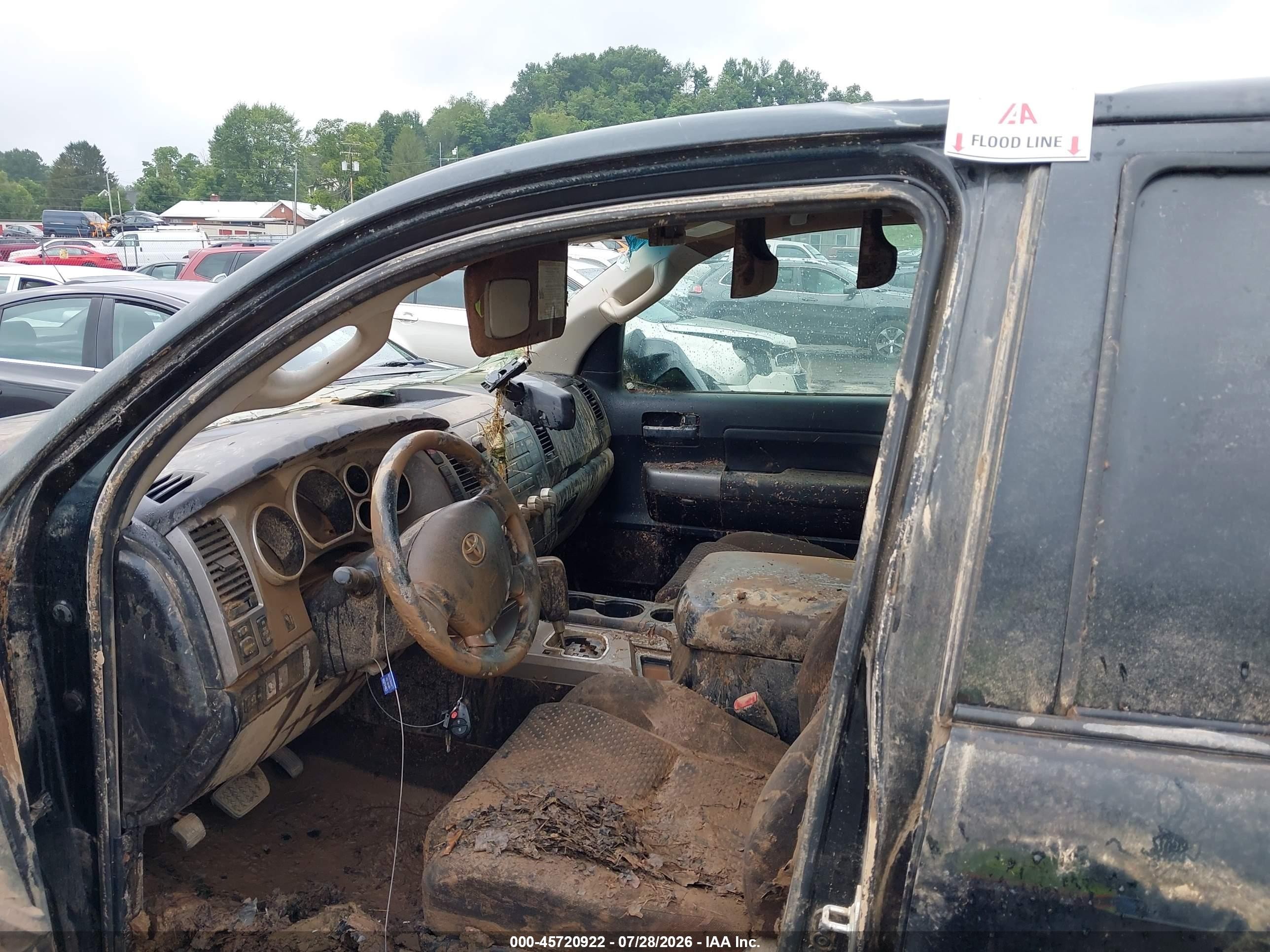 2012 Toyota Tundra Grade 5.7l V8 Черный vin: 5TFDY5F18CX245888