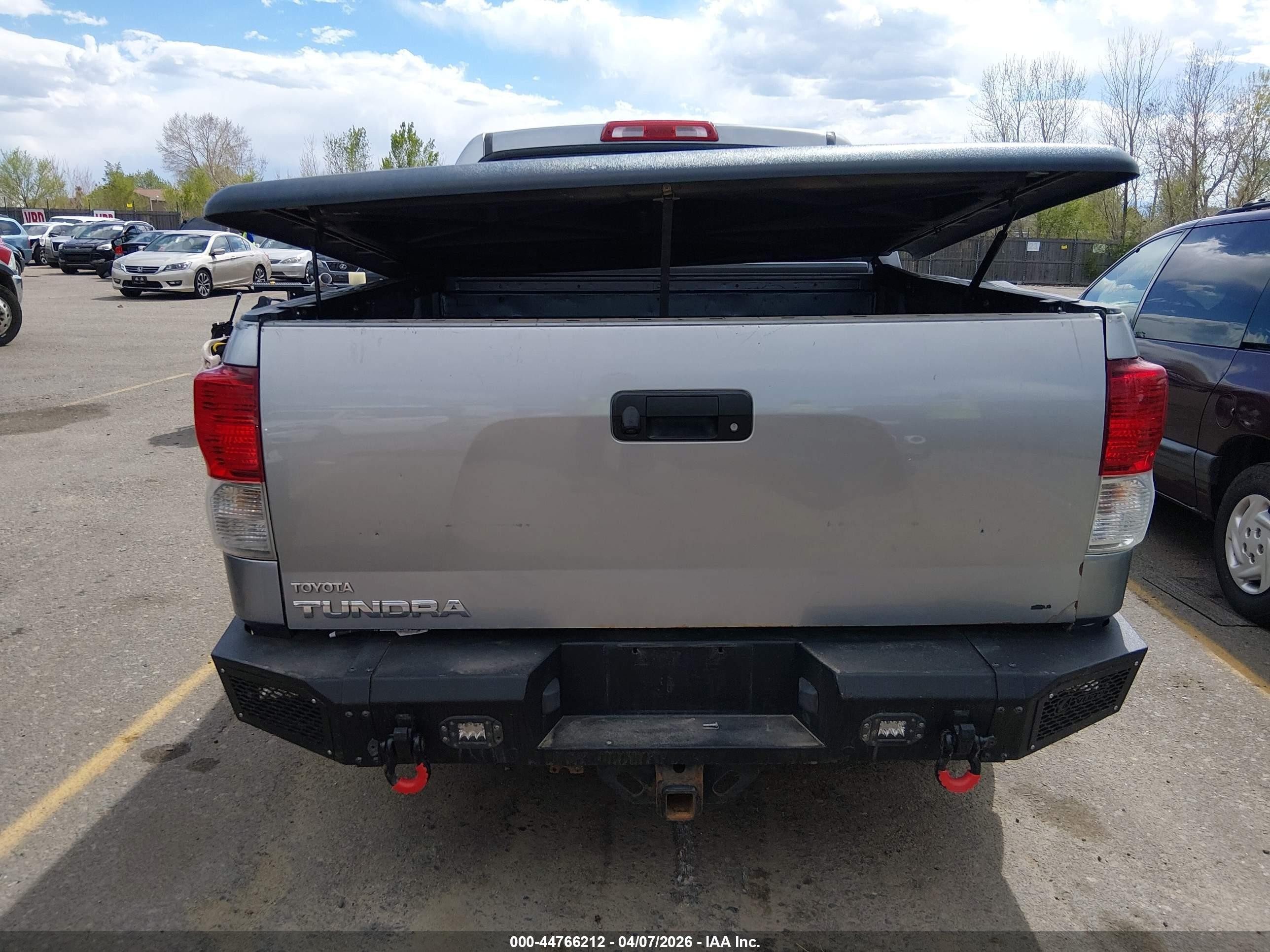 2010 Toyota Tundra Sr5 5.7l V8 Silver vin: 5TFDY5F19AX140886