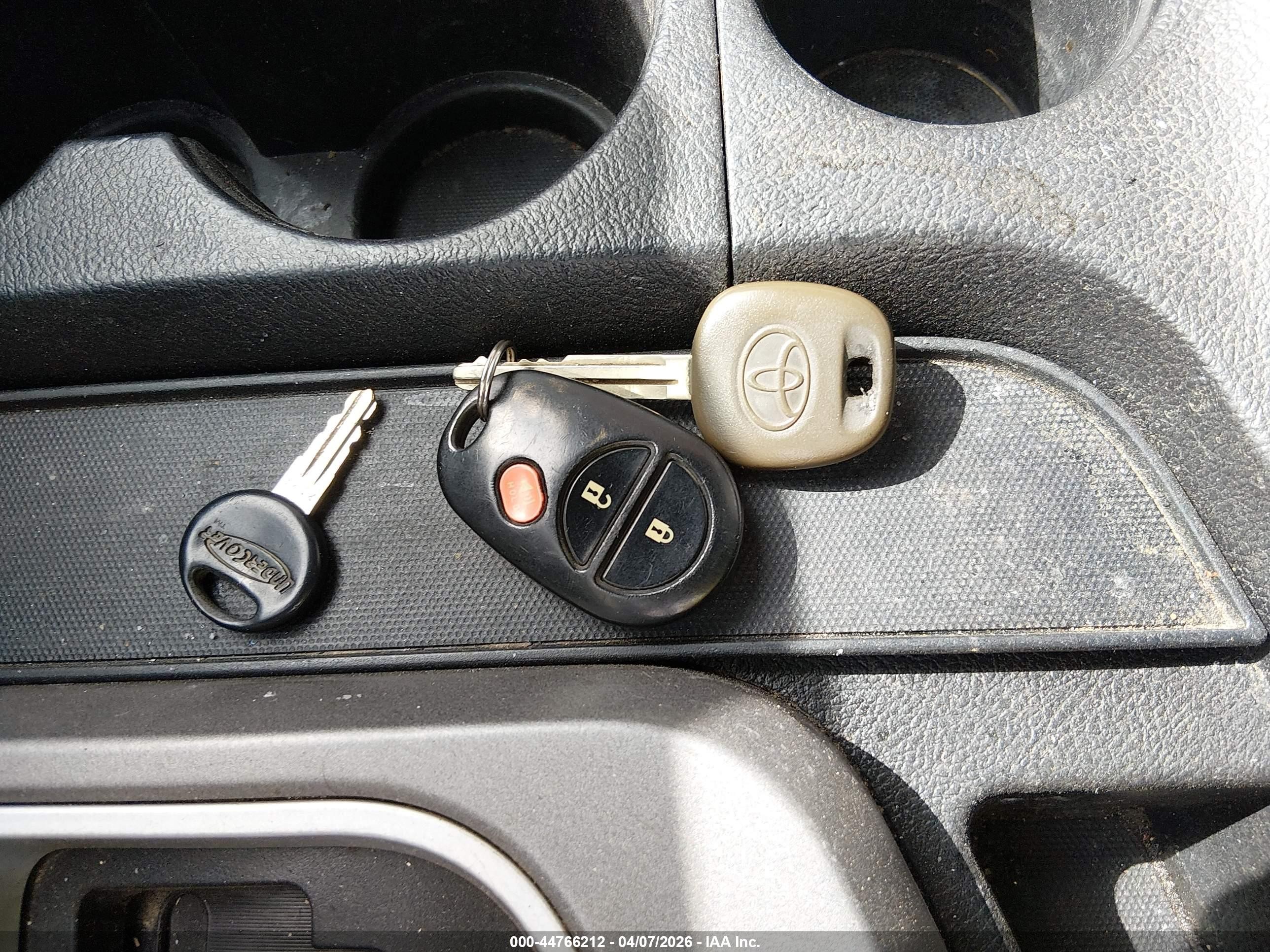 2010 Toyota Tundra Sr5 5.7l V8 Silver vin: 5TFDY5F19AX140886