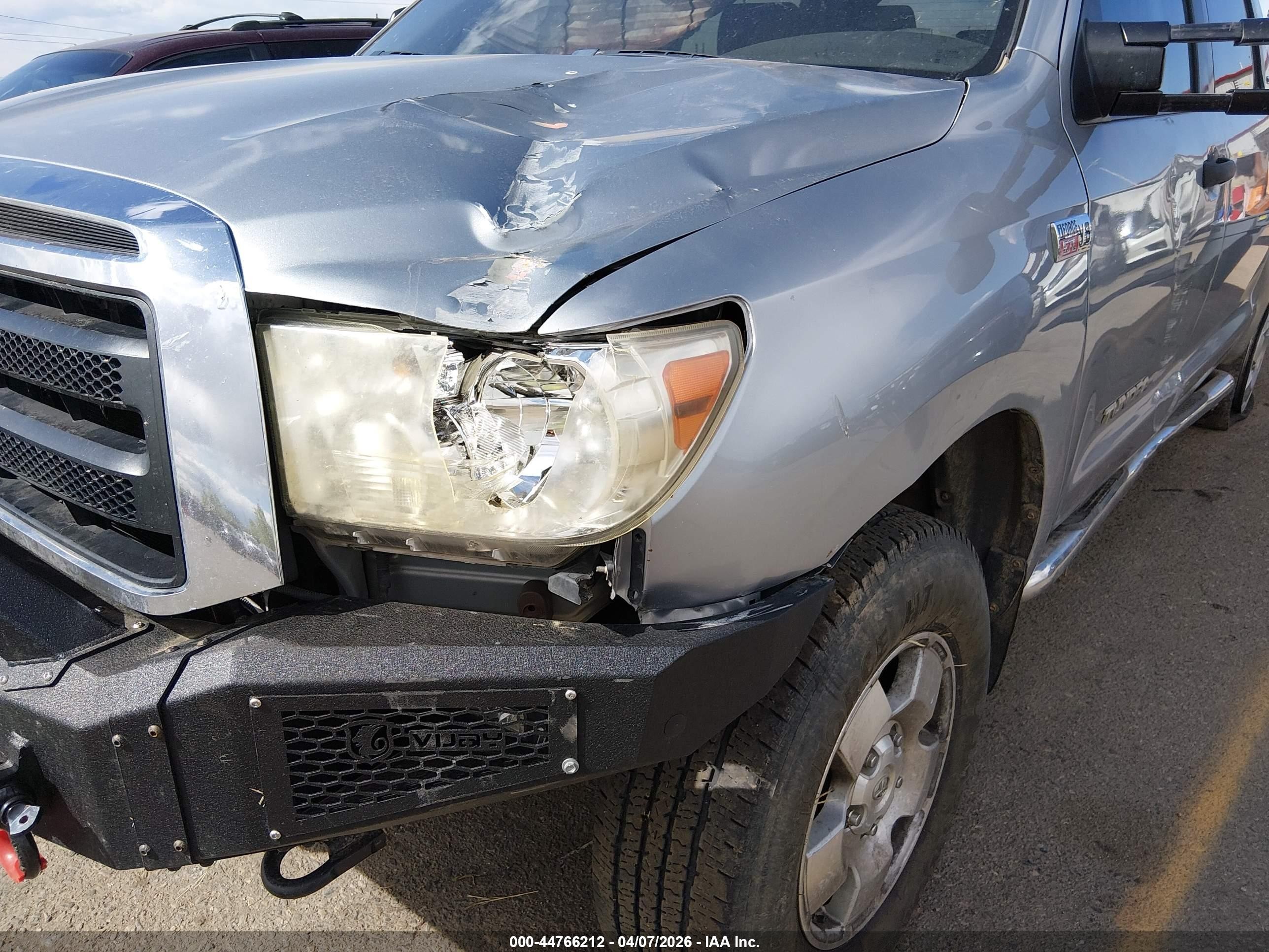 2010 Toyota Tundra Sr5 5.7l V8 Silver vin: 5TFDY5F19AX140886