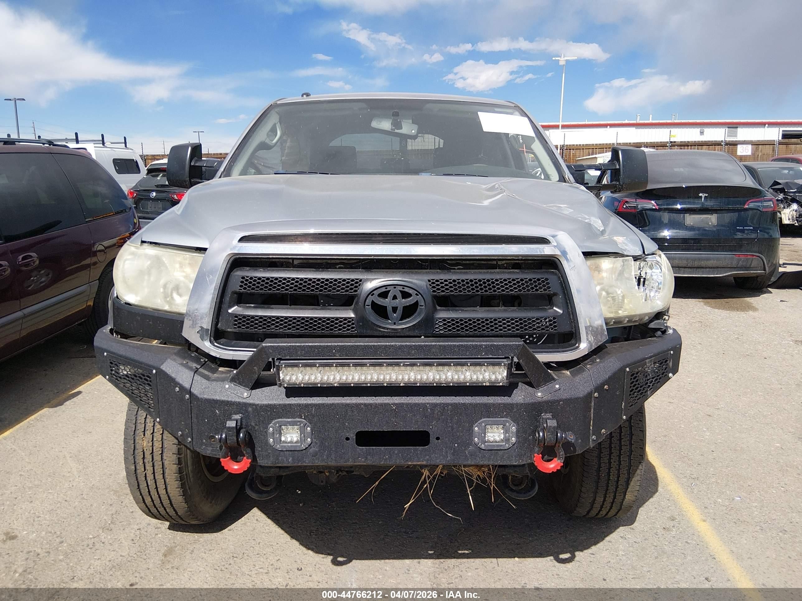 2010 Toyota Tundra Sr5 5.7l V8 Silver vin: 5TFDY5F19AX140886