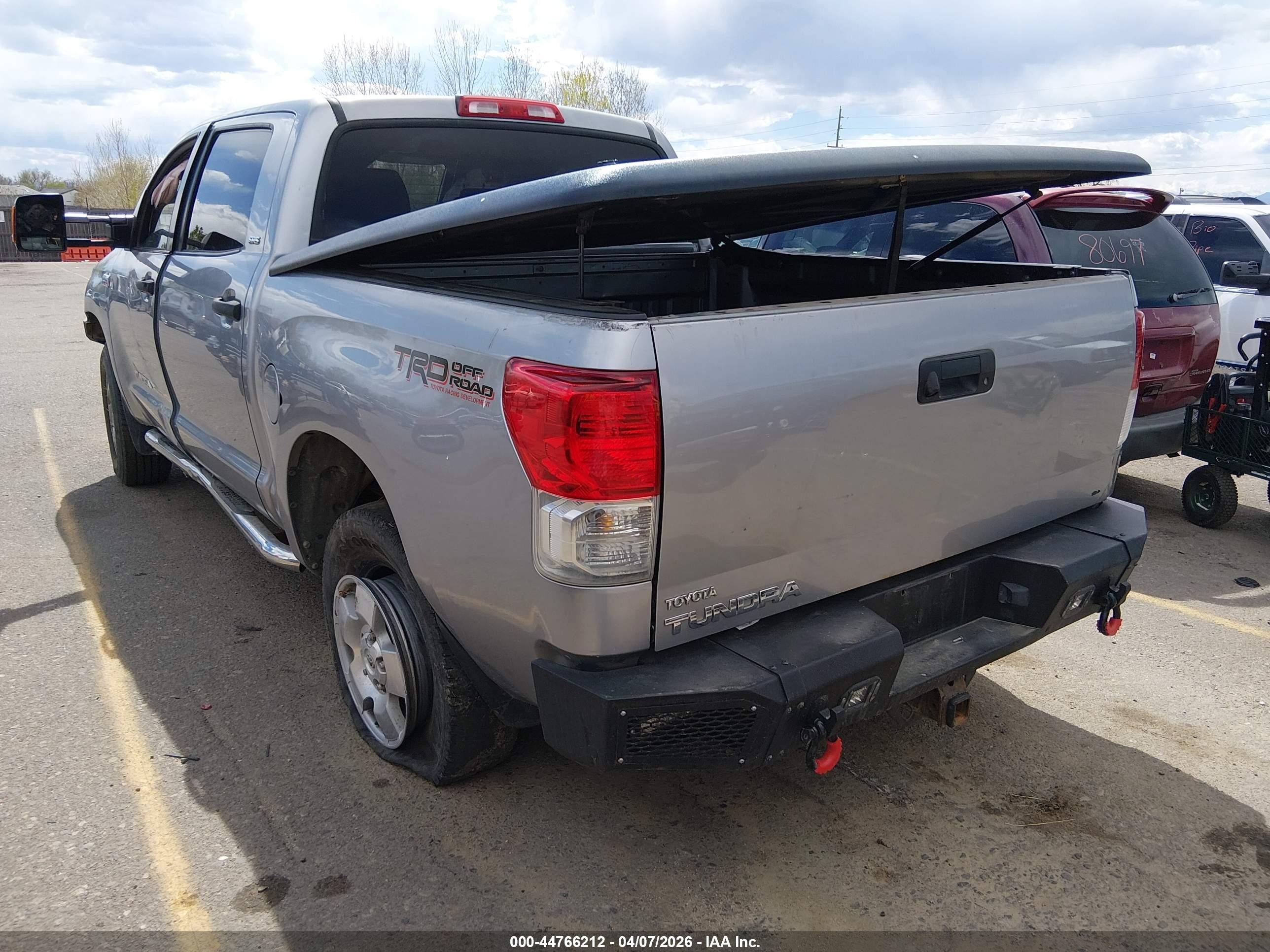 2010 Toyota Tundra Sr5 5.7l V8 Silver vin: 5TFDY5F19AX140886