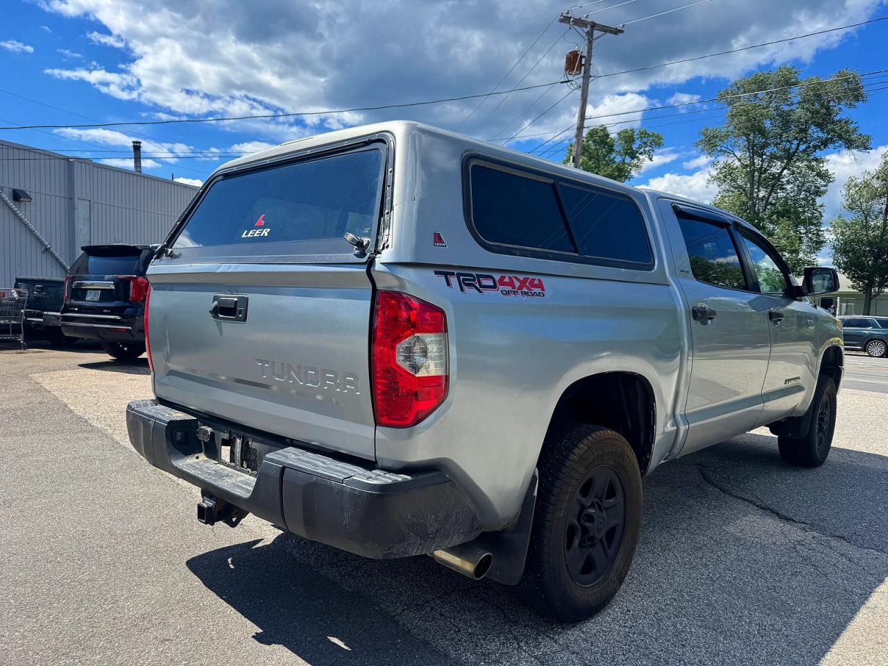 2014 Toyota Tundra Crewmax Sr5 Silver vin: 5TFDY5F19EX393194