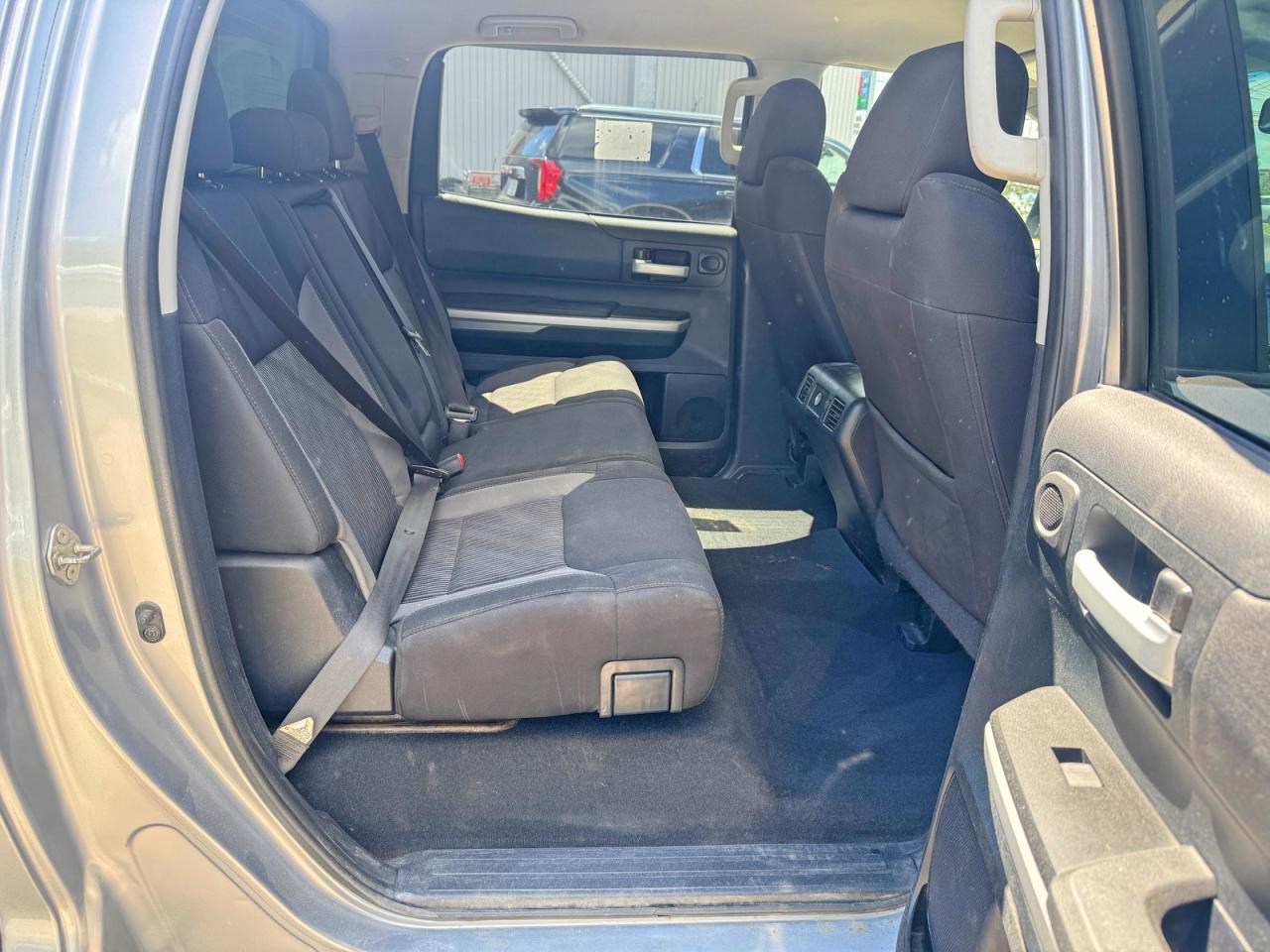 2014 Toyota Tundra Crewmax Sr5 Silver vin: 5TFDY5F19EX393194