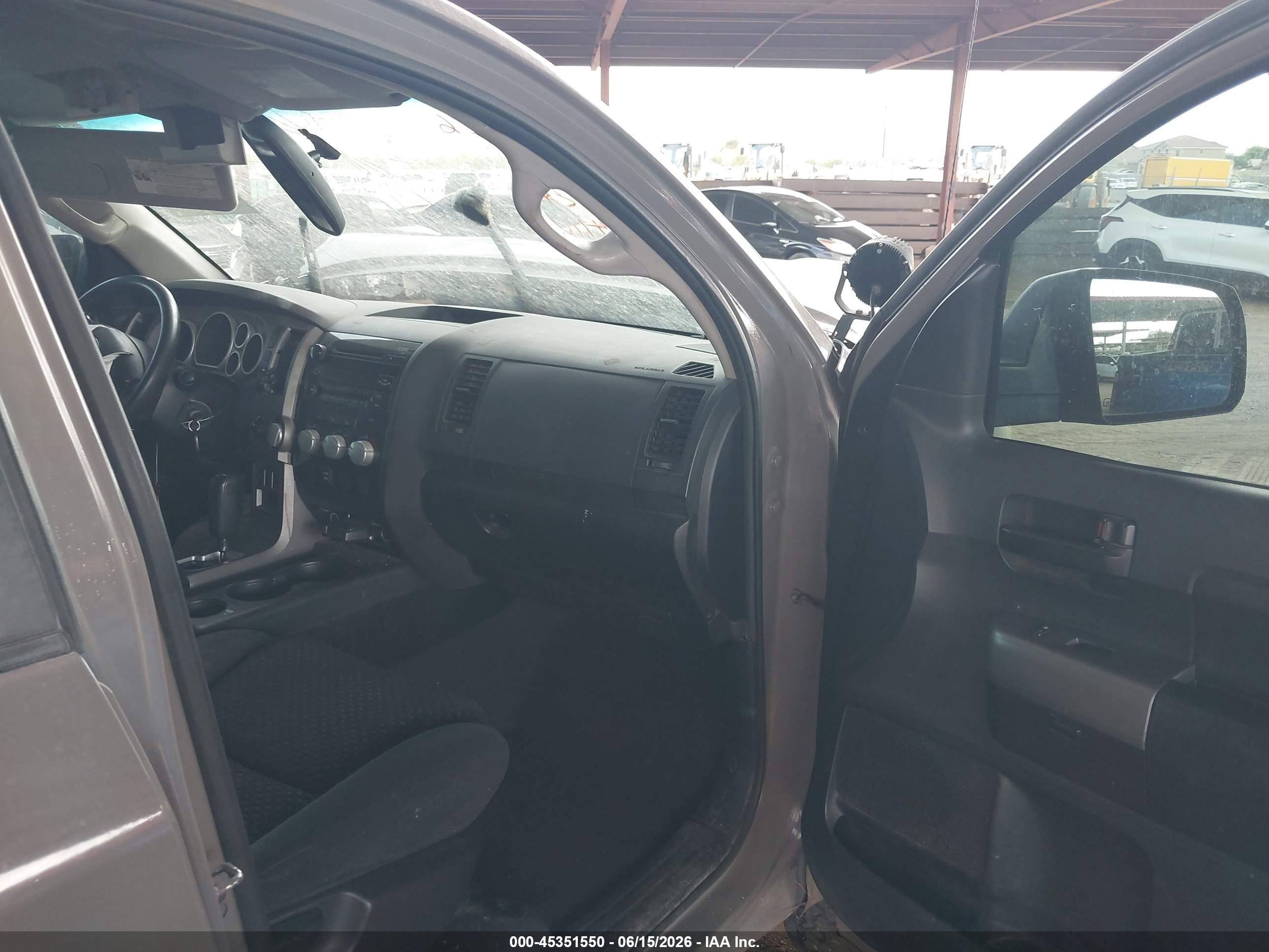 2012 Toyota Tundra Grade 5.7l V8 Серый vin: 5TFDY5F1XCX242426