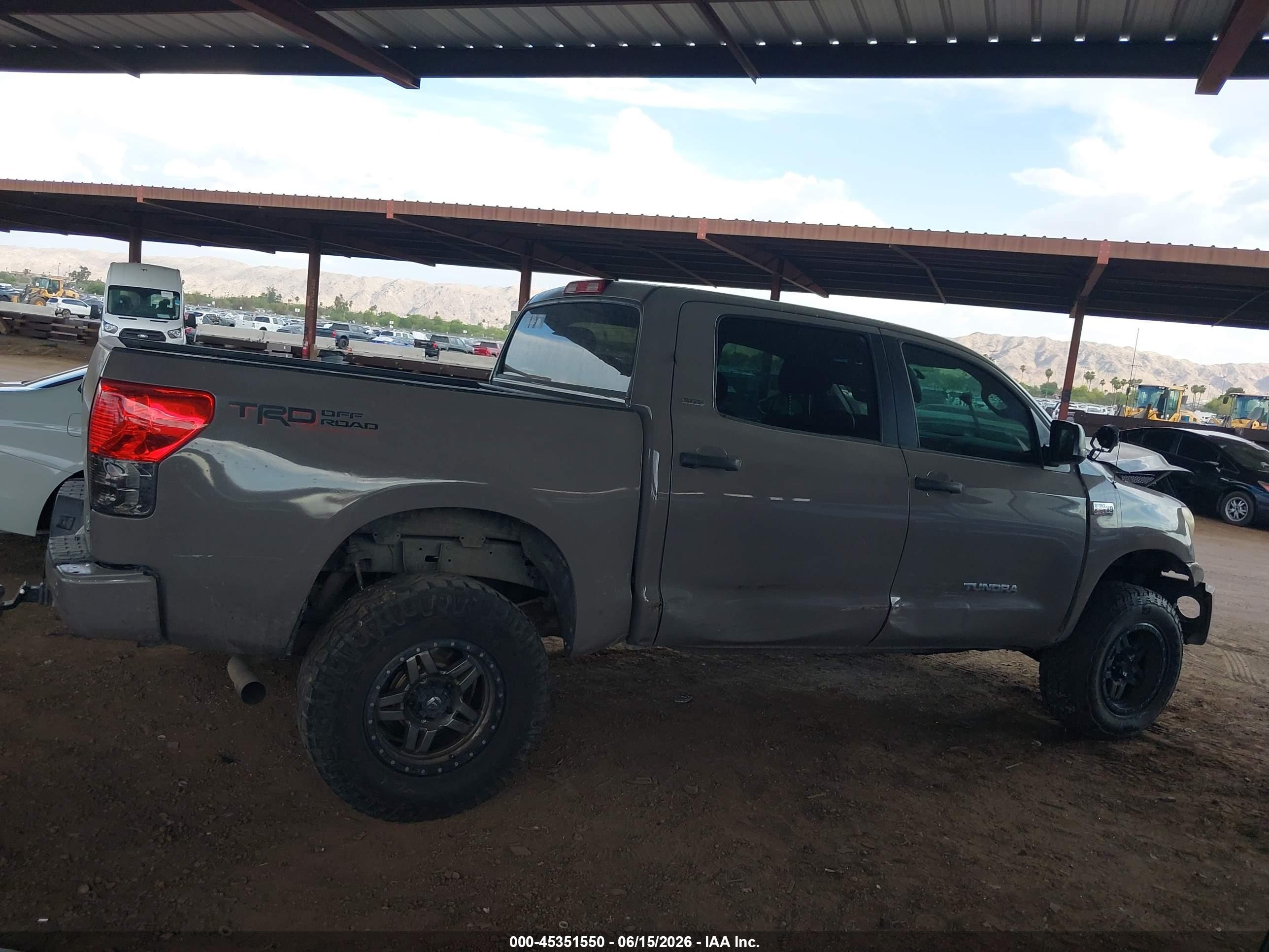 2012 Toyota Tundra Grade 5.7l V8 Серый vin: 5TFDY5F1XCX242426
