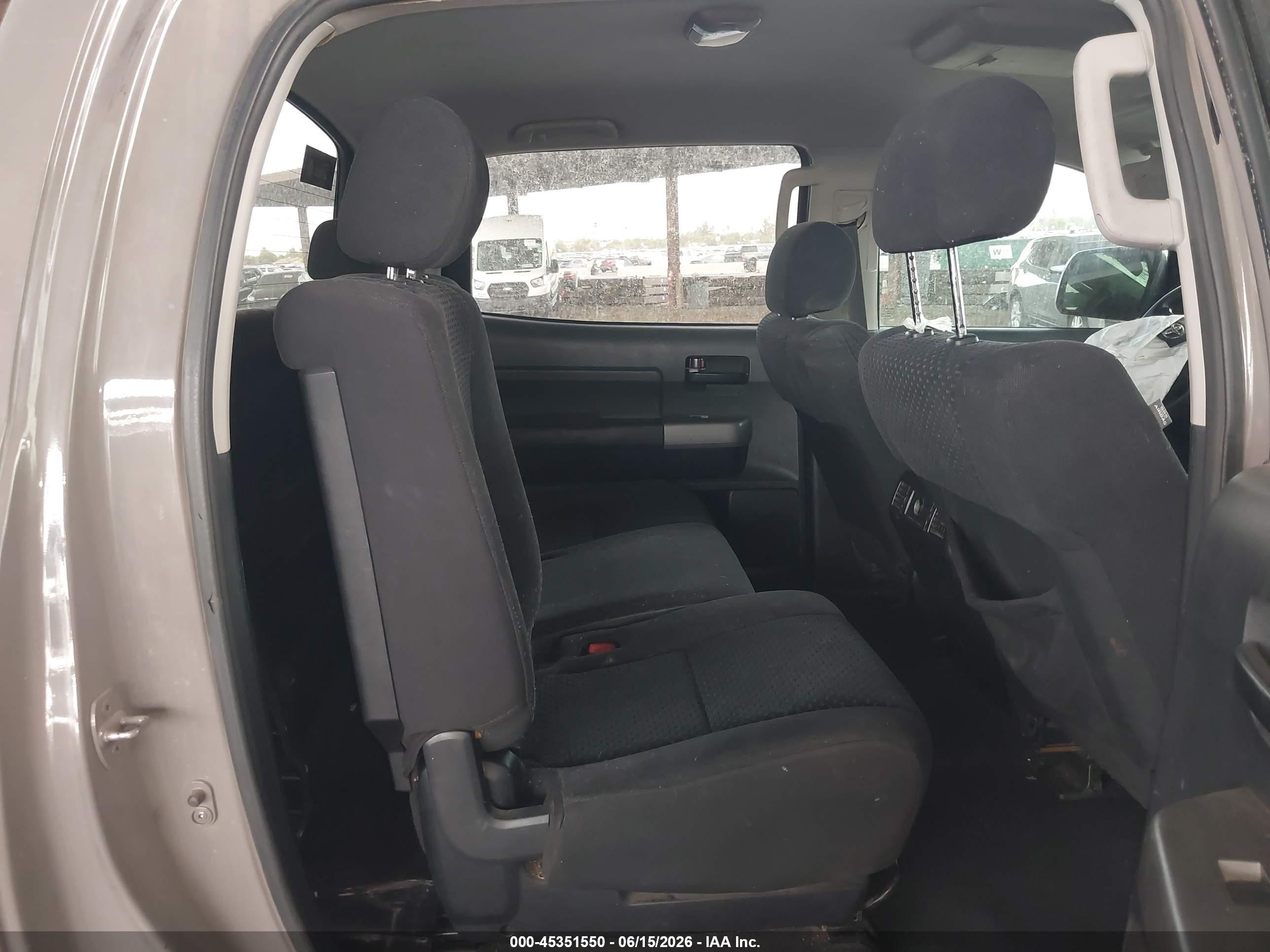 2012 Toyota Tundra Grade 5.7l V8 Серый vin: 5TFDY5F1XCX242426