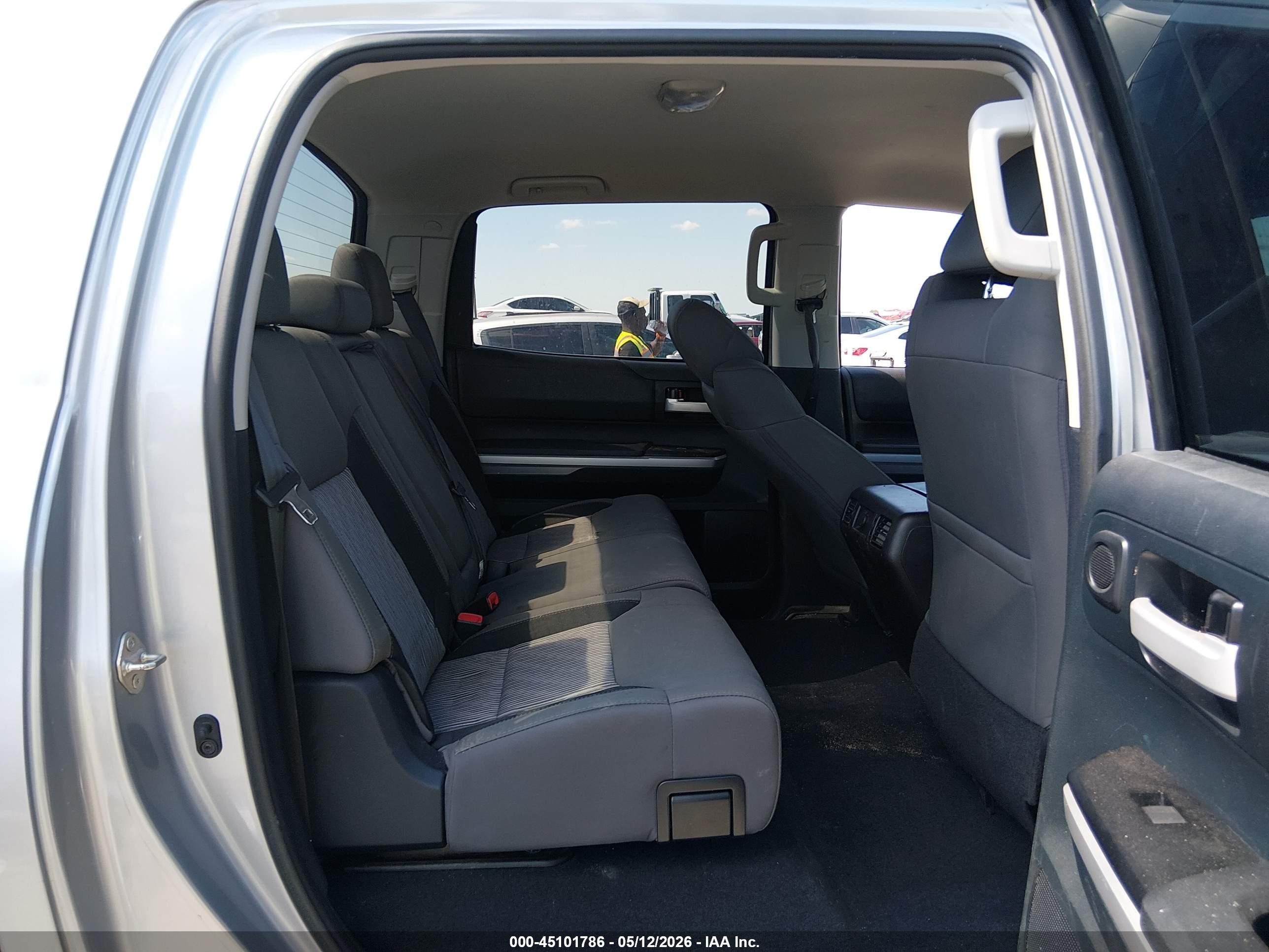 2014 Toyota Tundra Sr5 4.6l V8 Silver vin: 5TFEM5F10EX081667