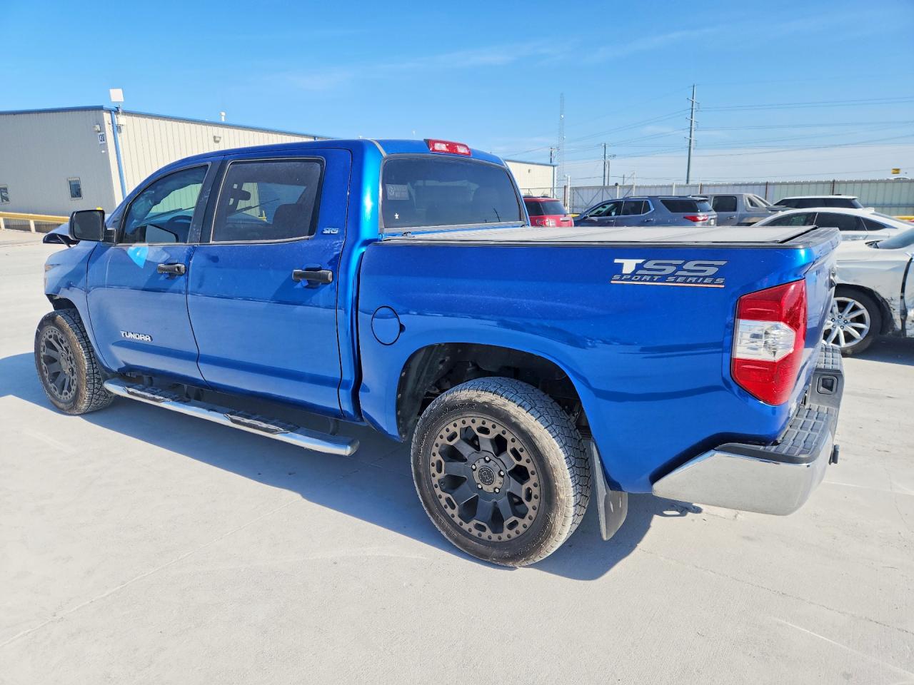 2017 Toyota Tundra Crewmax Sr5 Blue vin: 5TFEM5F10HX112016