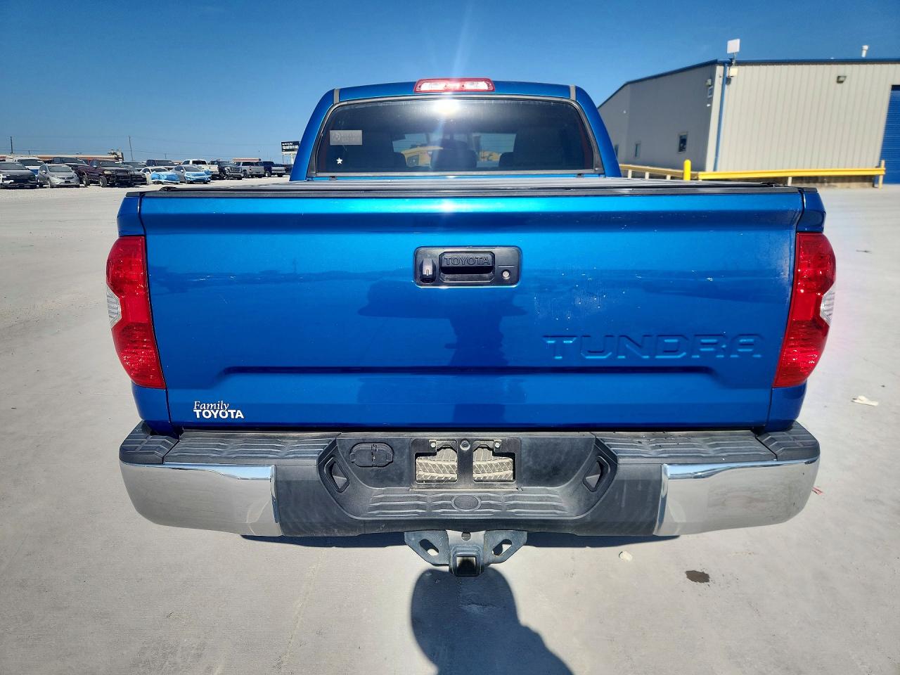 2017 Toyota Tundra Crewmax Sr5 Blue vin: 5TFEM5F10HX112016
