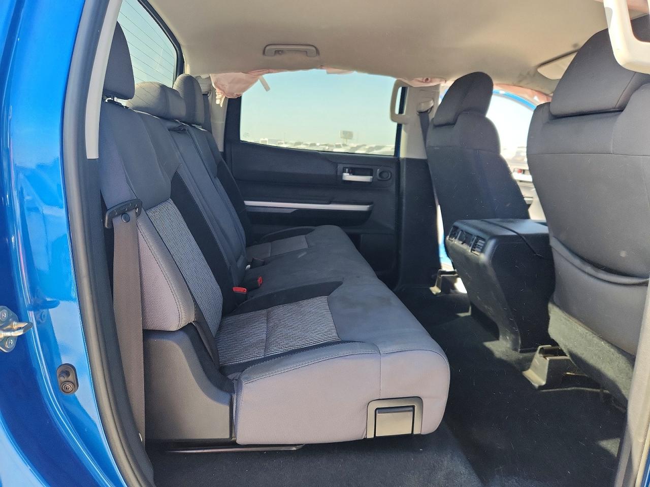2017 Toyota Tundra Crewmax Sr5 Blue vin: 5TFEM5F10HX112016