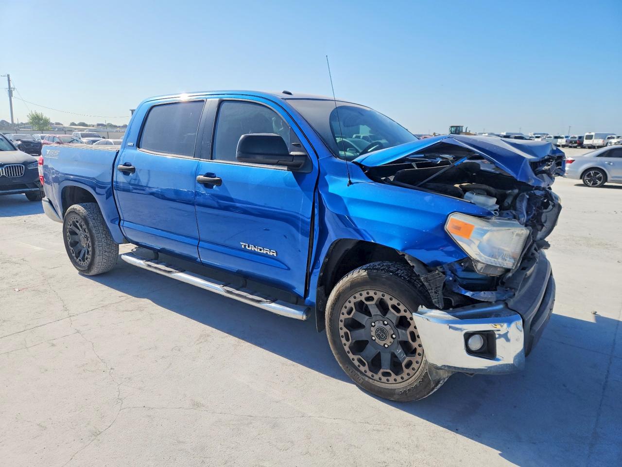 2017 Toyota Tundra Crewmax Sr5 Blue vin: 5TFEM5F10HX112016