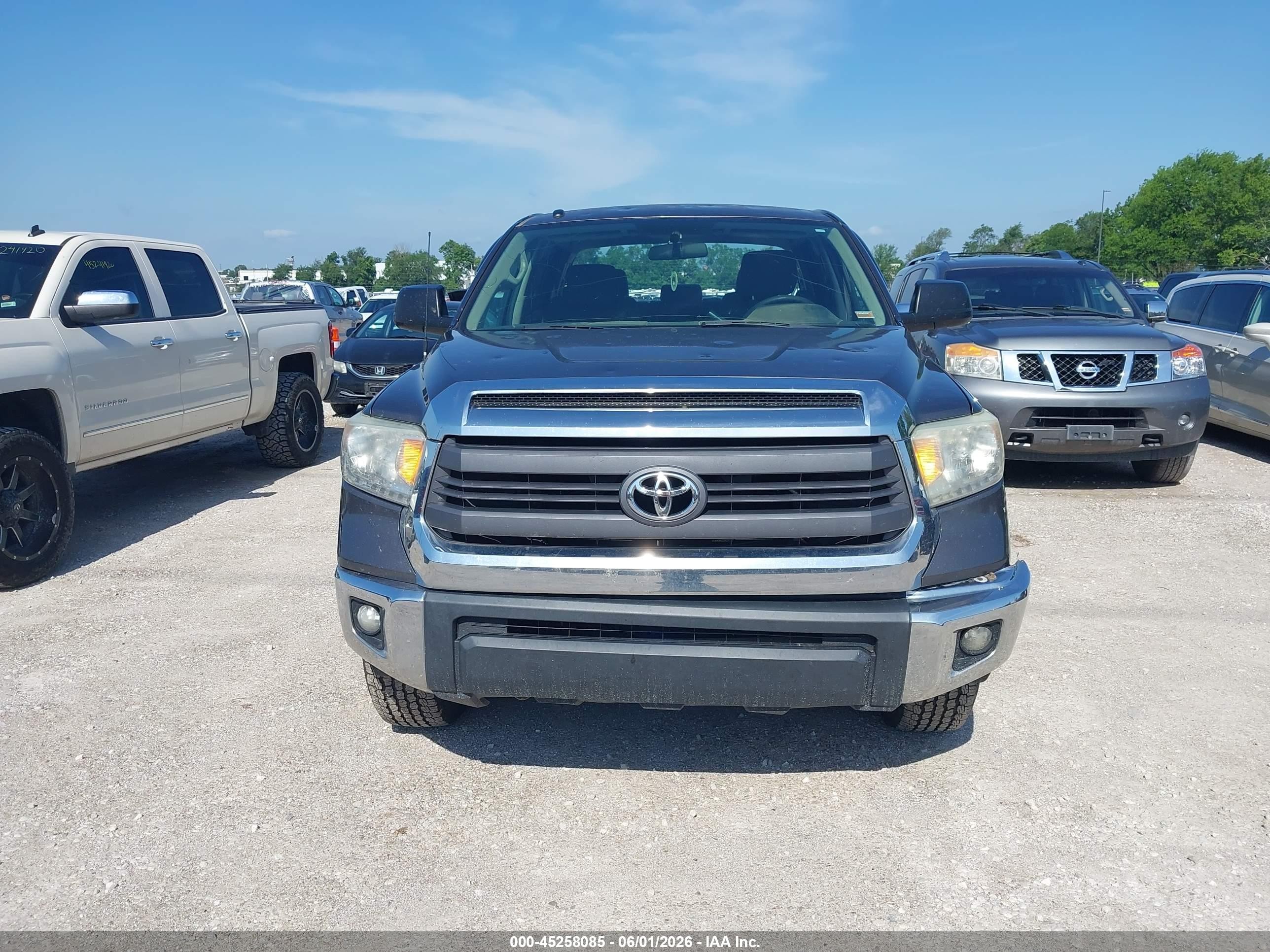 2015 Toyota Tundra Sr5 4.6l V8 Серый vin: 5TFEM5F11FX084031
