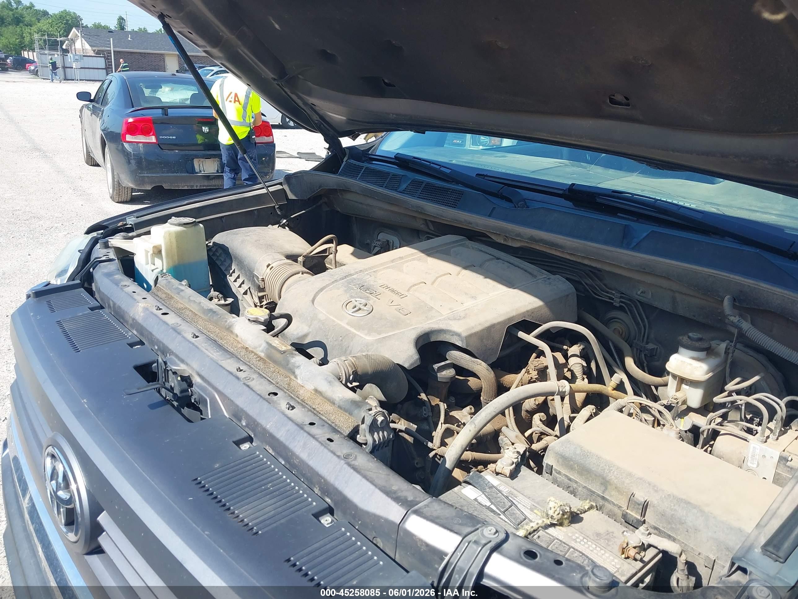 2015 Toyota Tundra Sr5 4.6l V8 Серый vin: 5TFEM5F11FX084031