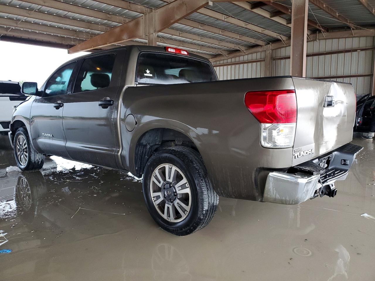 2011 Toyota Tundra Crewmax Sr5 Tan vin: 5TFEM5F12BX028027