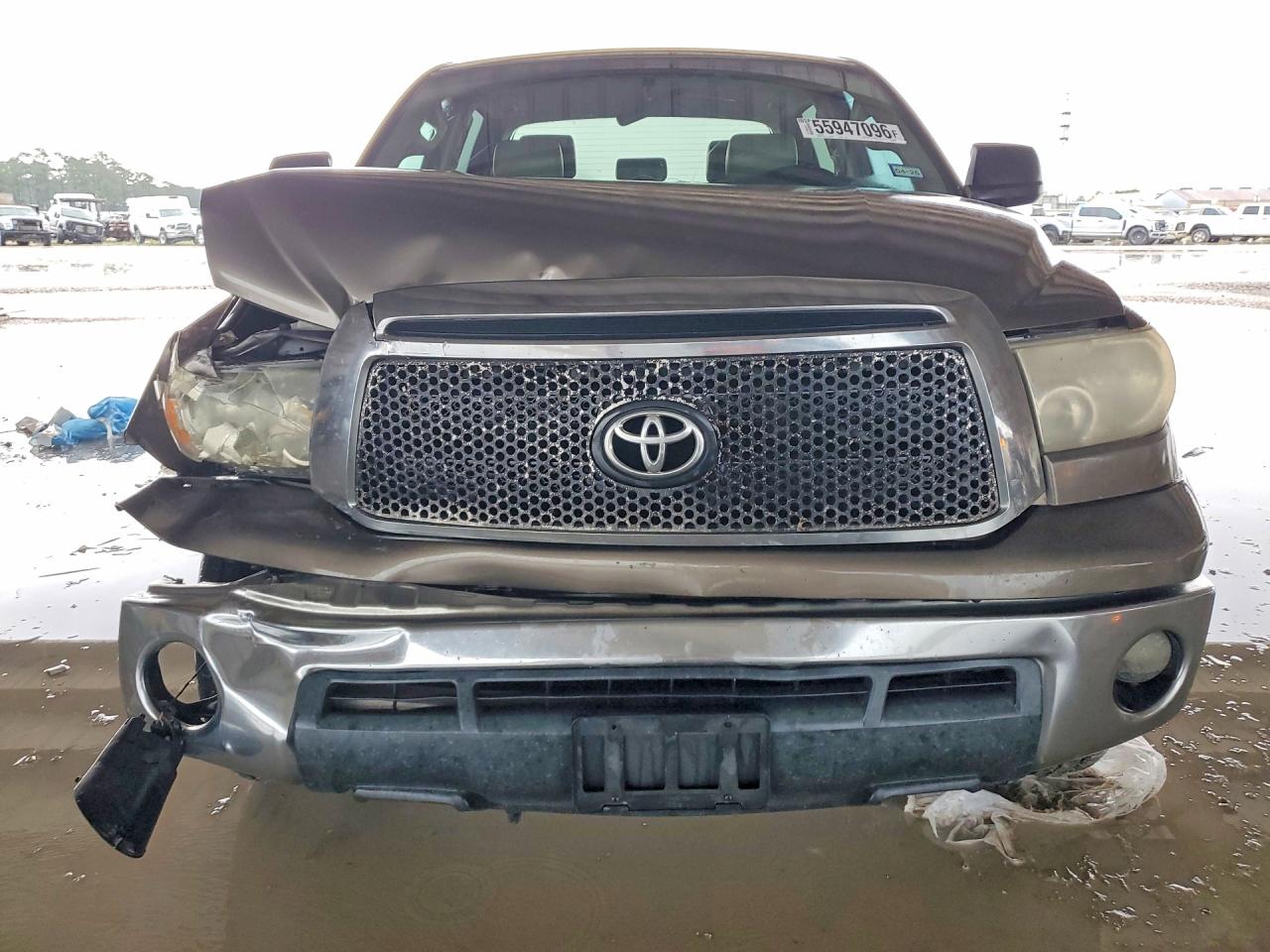 2011 Toyota Tundra Crewmax Sr5 Tan vin: 5TFEM5F12BX028027