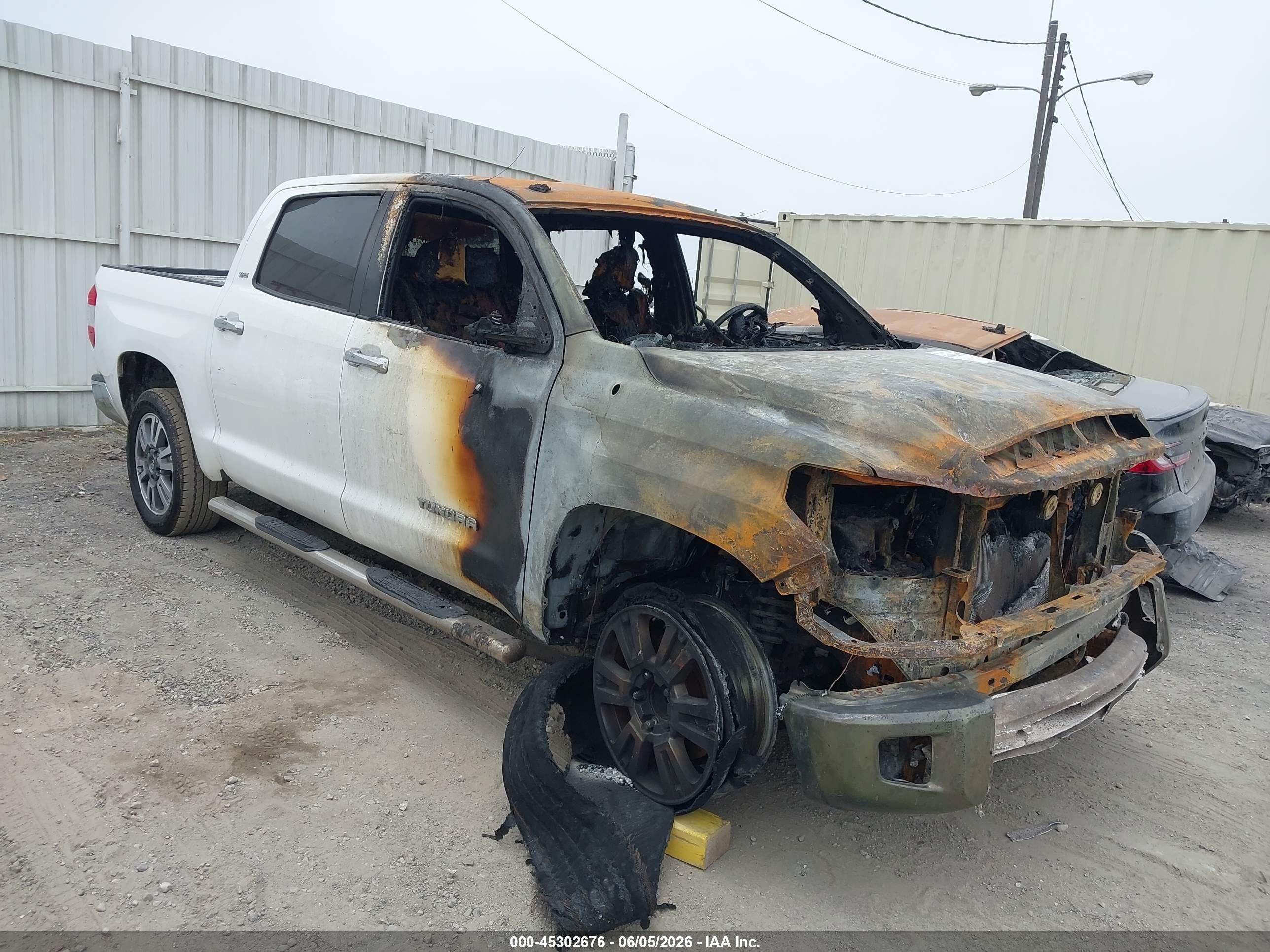 2015 Toyota Tundra Sr5 4.6l V8 White vin: 5TFEM5F12FX093501