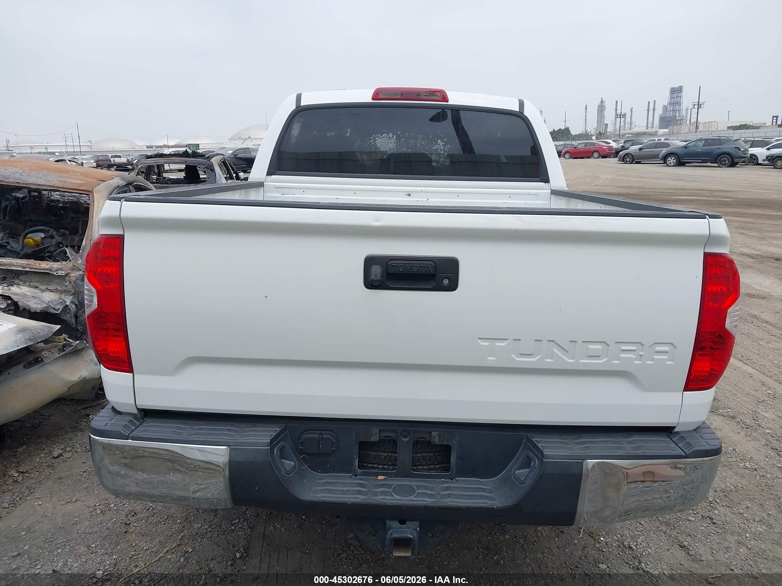 2015 Toyota Tundra Sr5 4.6l V8 White vin: 5TFEM5F12FX093501