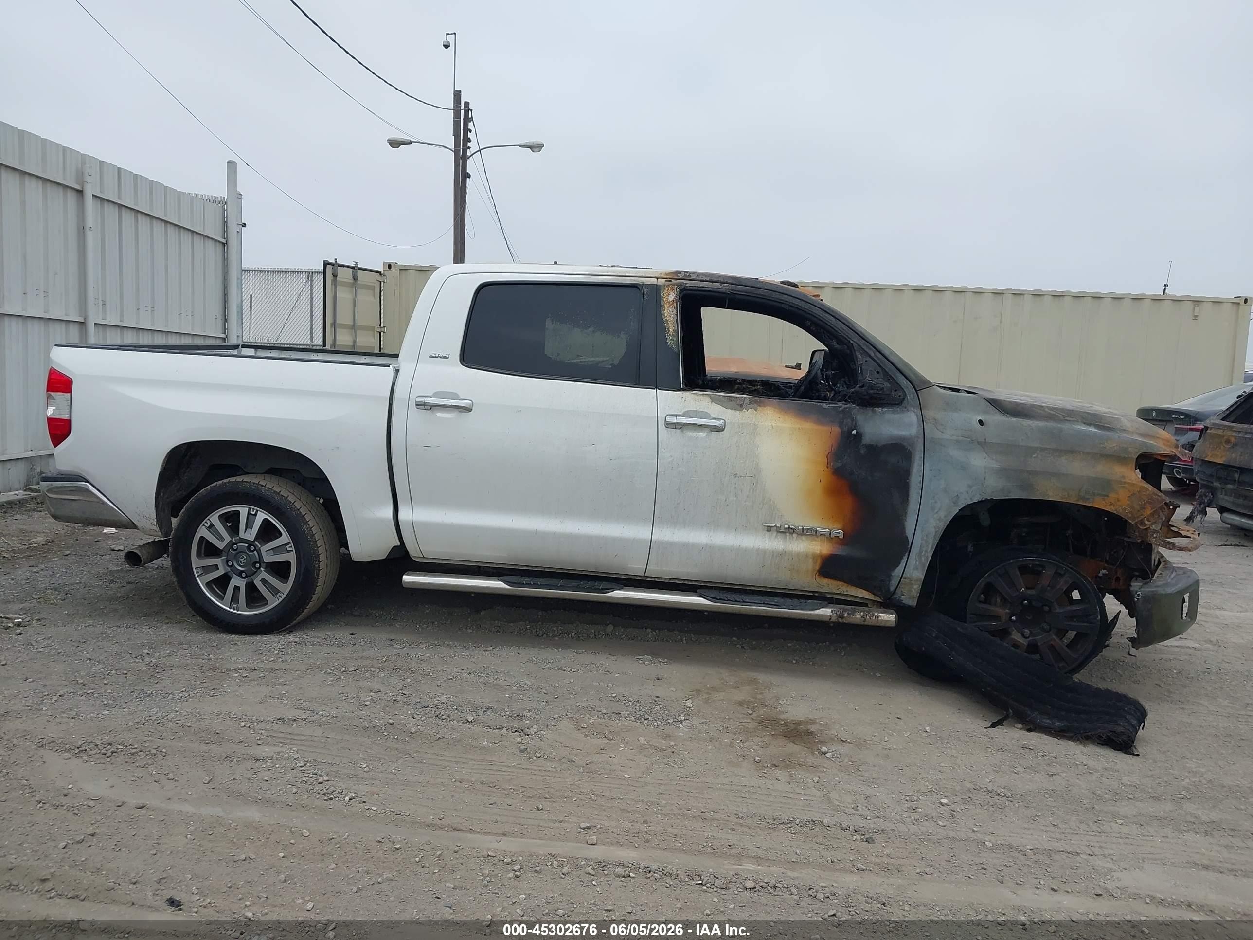 2015 Toyota Tundra Sr5 4.6l V8 White vin: 5TFEM5F12FX093501