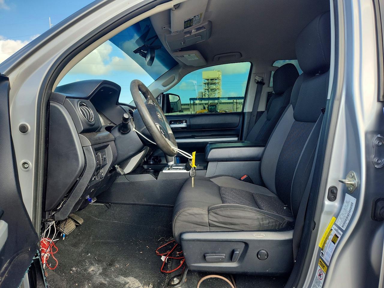 2014 Toyota Tundra Crewmax Sr5 Silver vin: 5TFEM5F13EX077628
