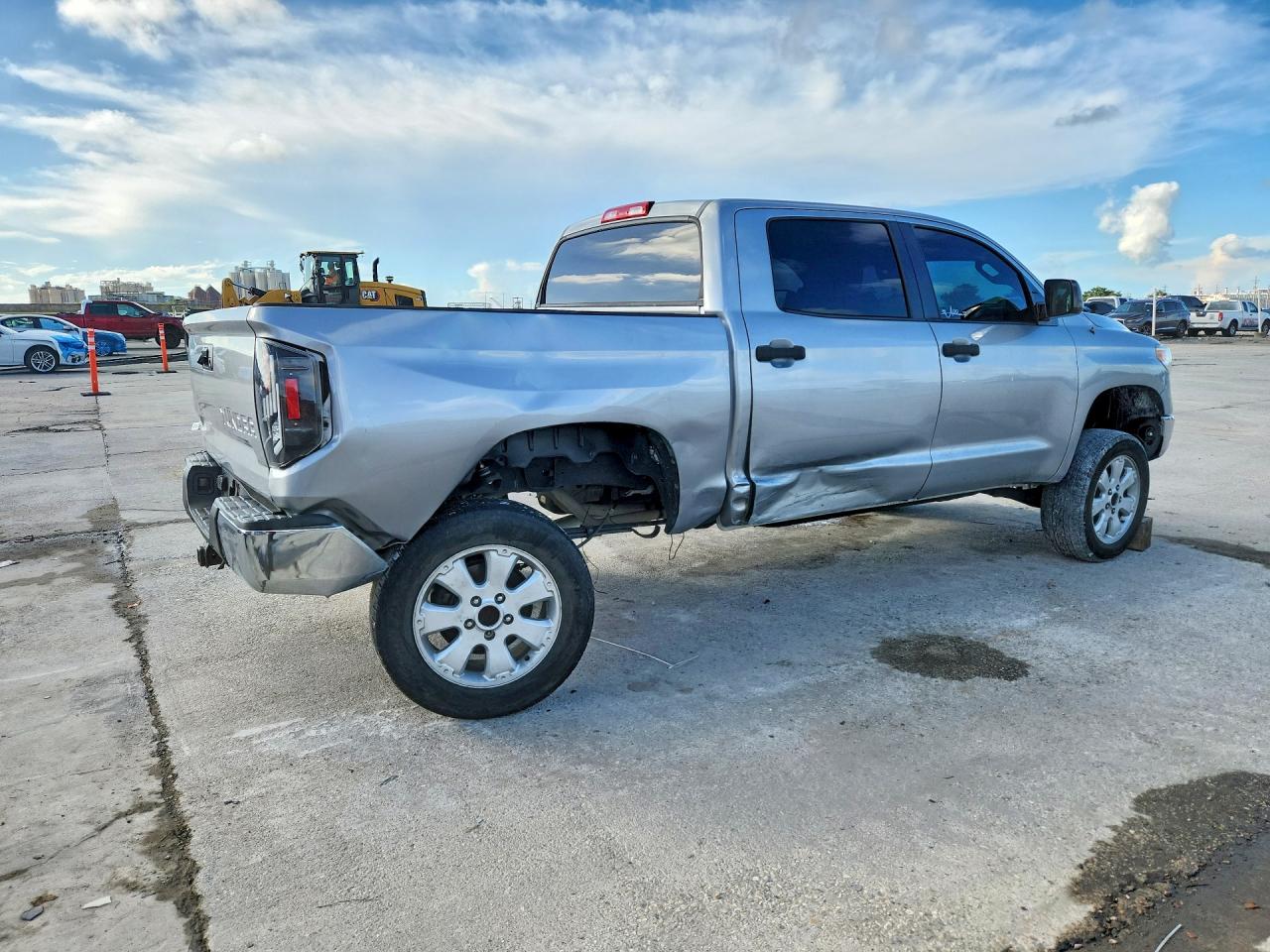 2014 Toyota Tundra Crewmax Sr5 Silver vin: 5TFEM5F13EX077628