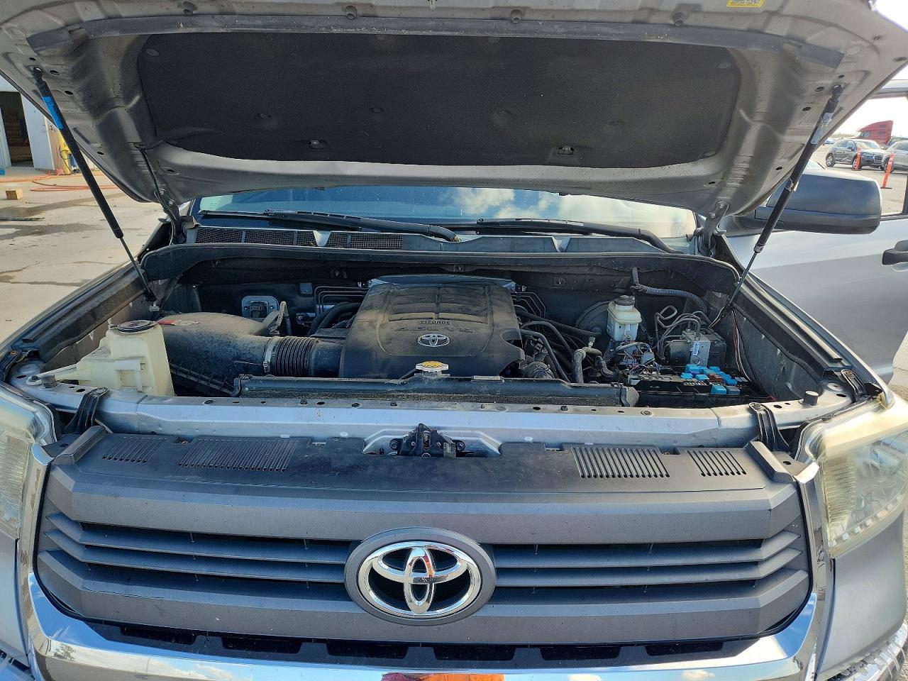 2014 Toyota Tundra Crewmax Sr5 Silver vin: 5TFEM5F13EX077628