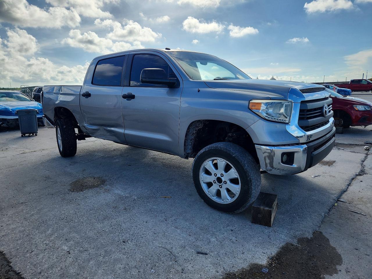 2014 Toyota Tundra Crewmax Sr5 Silver vin: 5TFEM5F13EX077628