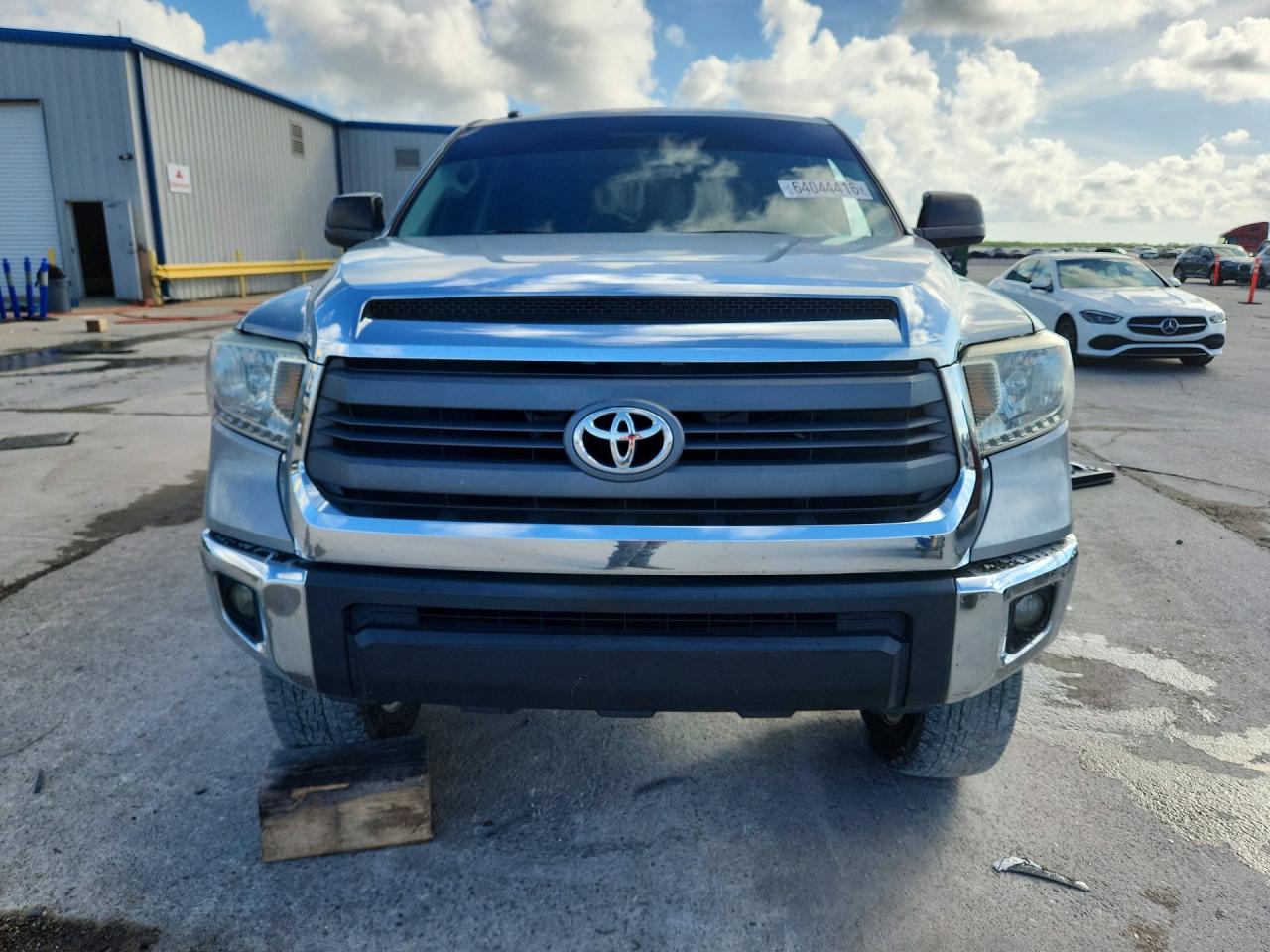 2014 Toyota Tundra Crewmax Sr5 Silver vin: 5TFEM5F13EX077628