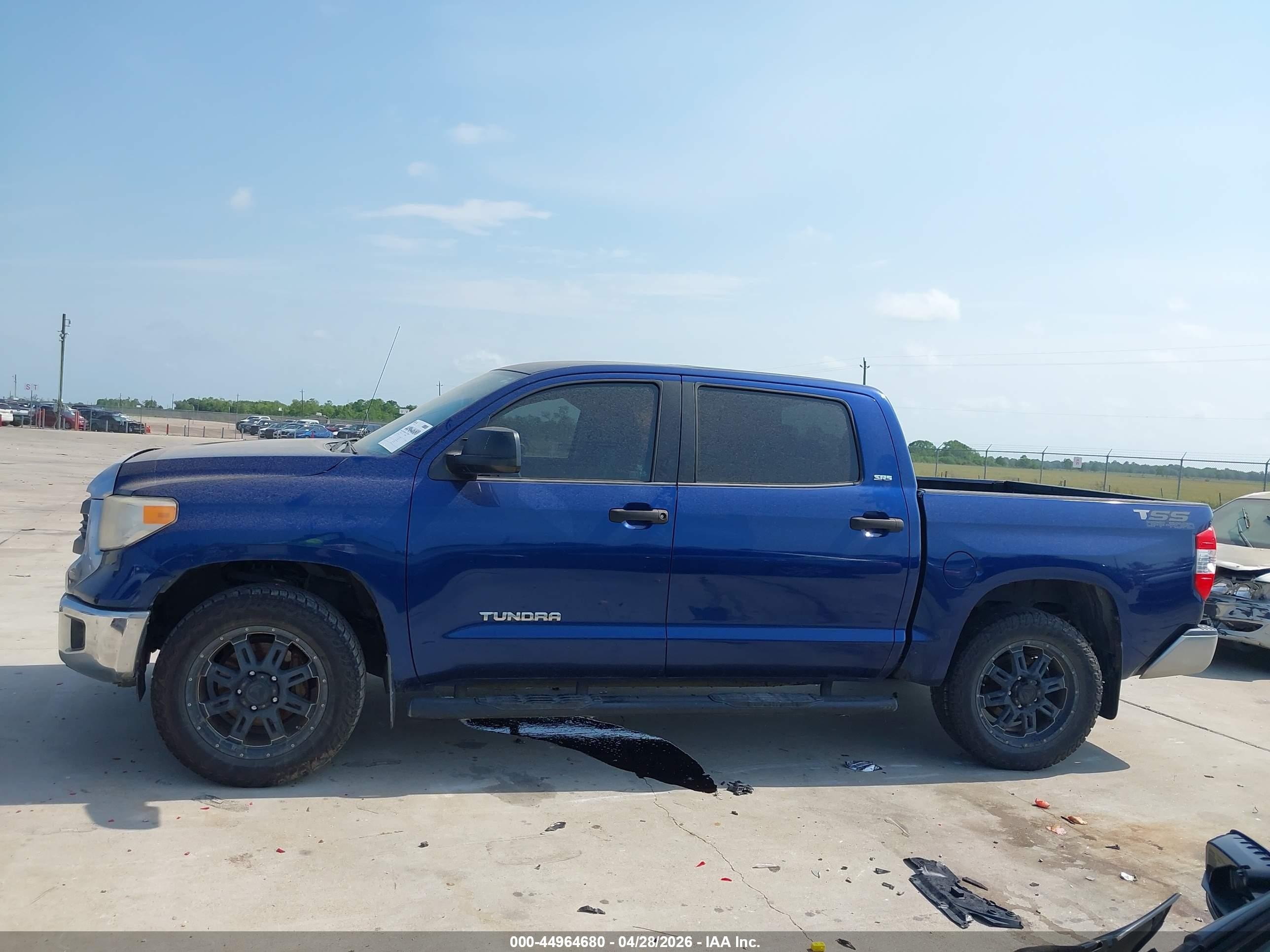 2015 Toyota Tundra Sr5 4.6l V8 Синий vin: 5TFEM5F13FX085746