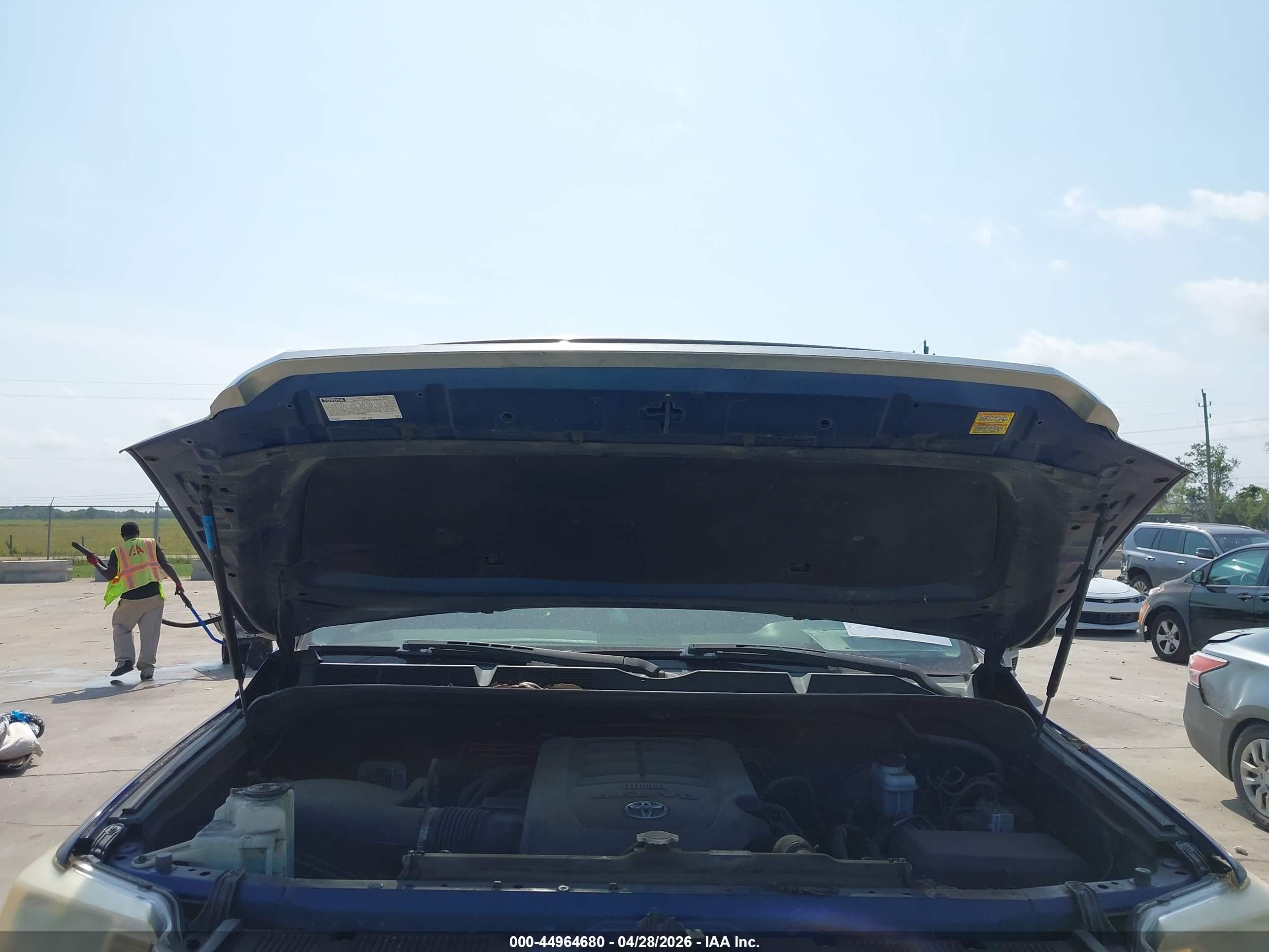2015 Toyota Tundra Sr5 4.6l V8 Синий vin: 5TFEM5F13FX085746