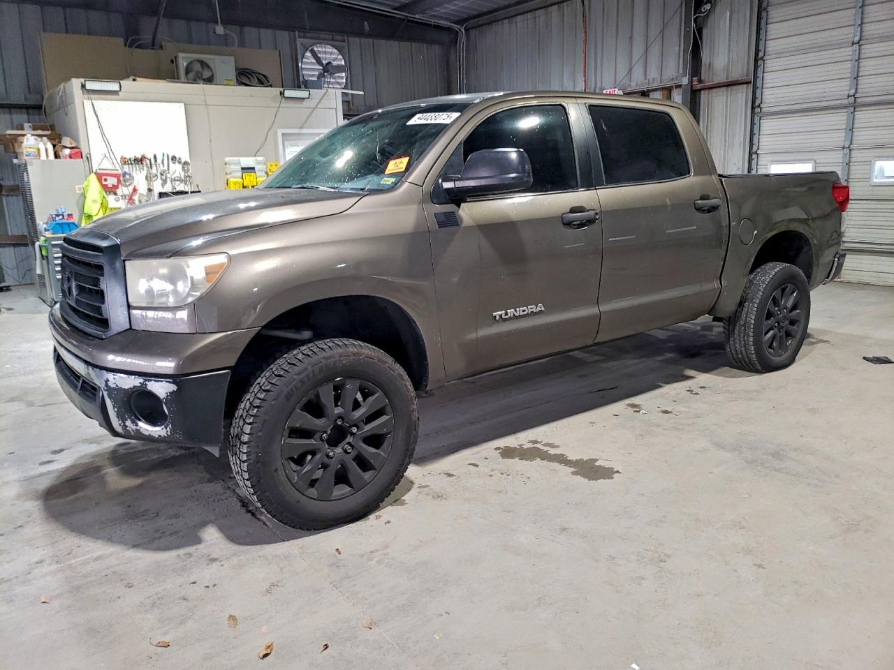 2011 Toyota Tundra Crewmax Sr5 Tan vin: 5TFEM5F14BX025517
