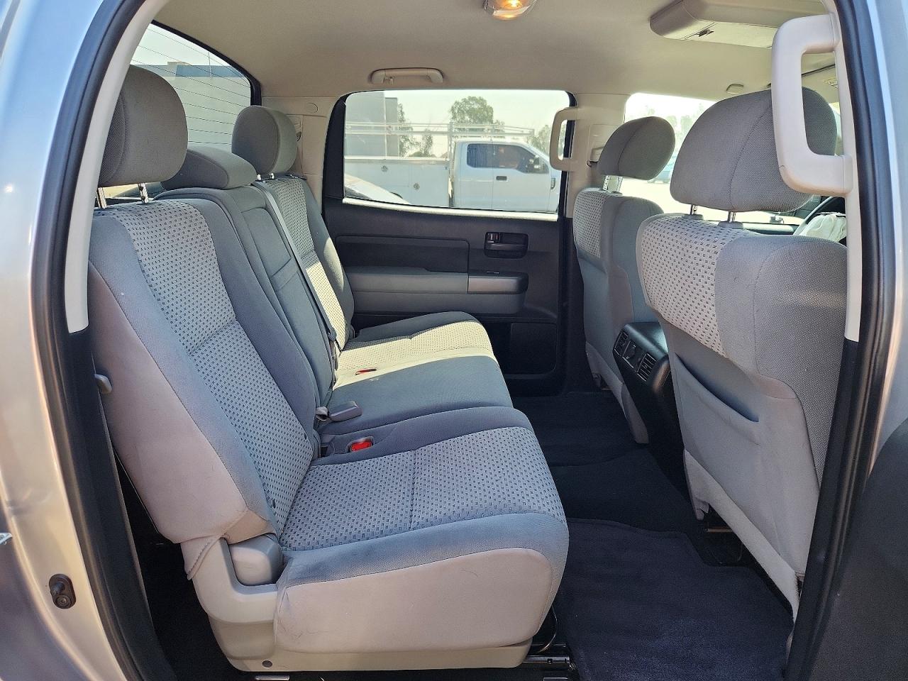2013 Toyota Tundra Crewmax Sr5 Silver vin: 5TFEM5F14DX058522