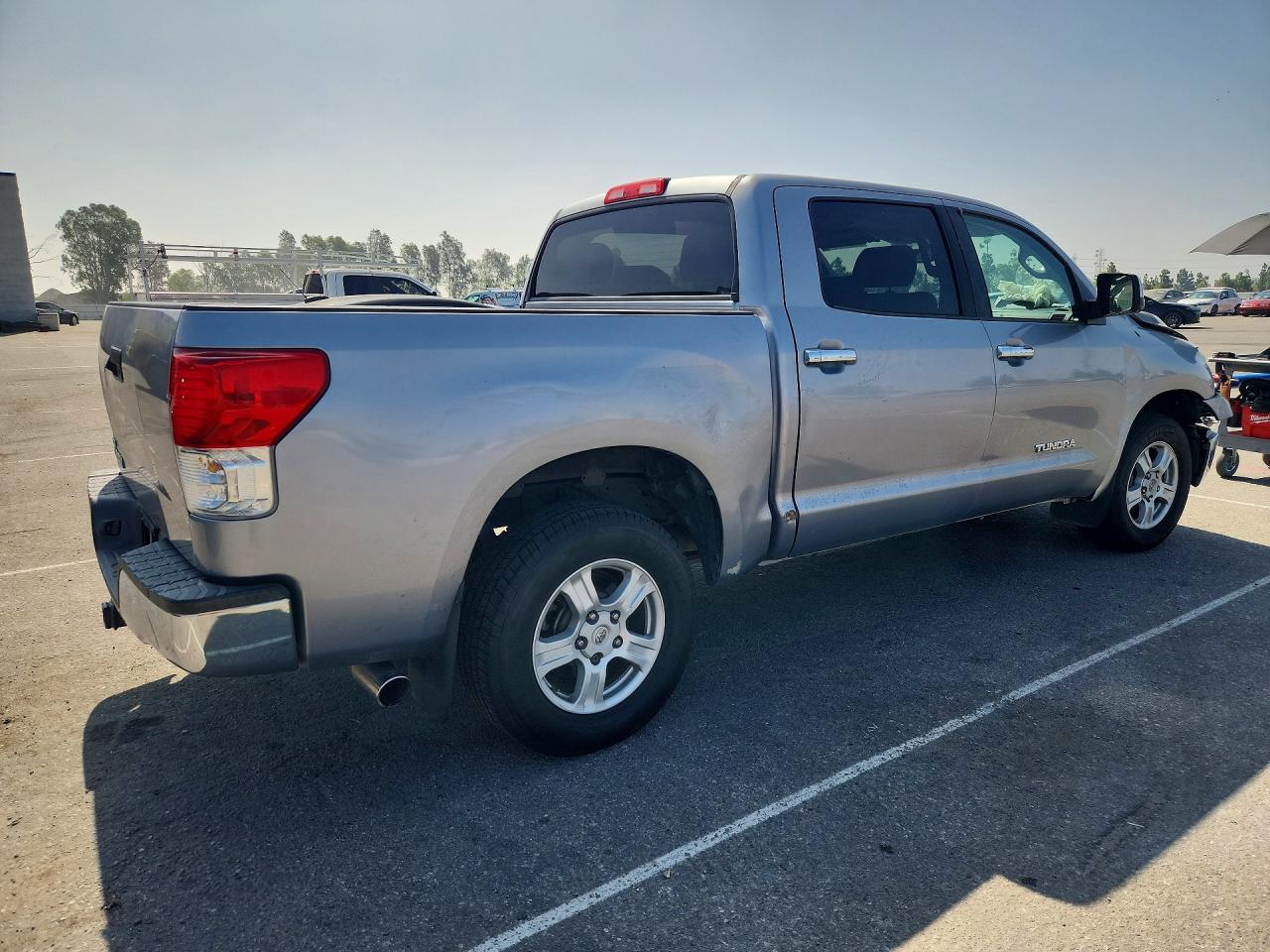 2013 Toyota Tundra Crewmax Sr5 Silver vin: 5TFEM5F14DX058522