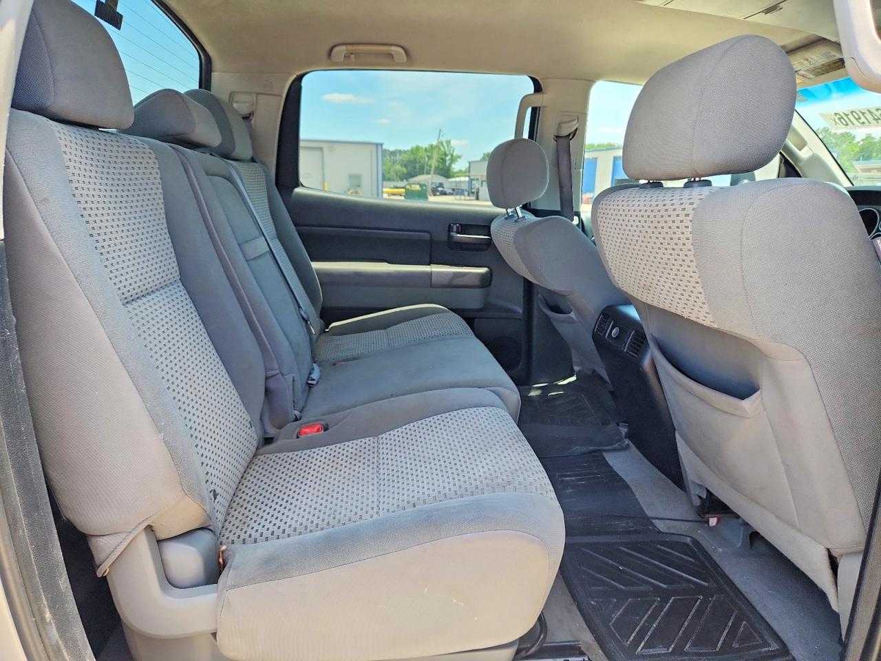 2010 Toyota Tundra Crewmax Sr5 Silver vin: 5TFEM5F15AX001791