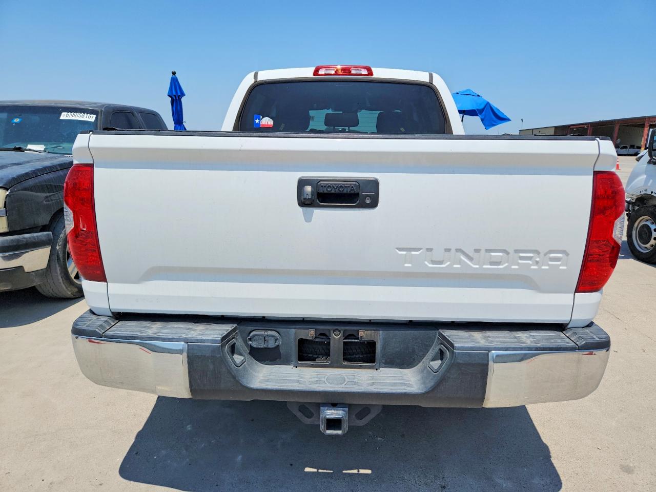 2018 Toyota Tundra Crewmax Sr5 White vin: 5TFEM5F15JX134079