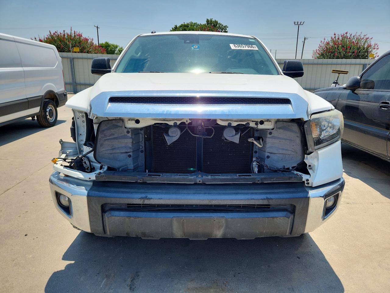 2018 Toyota Tundra Crewmax Sr5 White vin: 5TFEM5F15JX134079