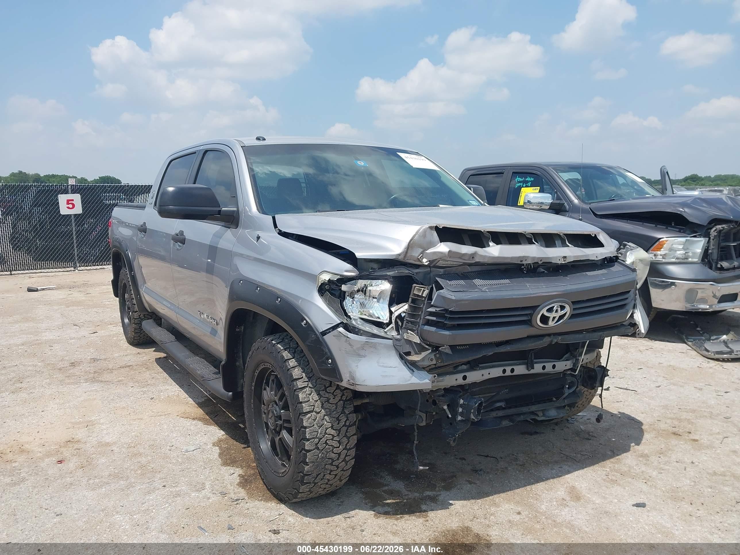 2014 Toyota Tundra Sr5 4.6l V8 Silver vin: 5TFEM5F16EX080166
