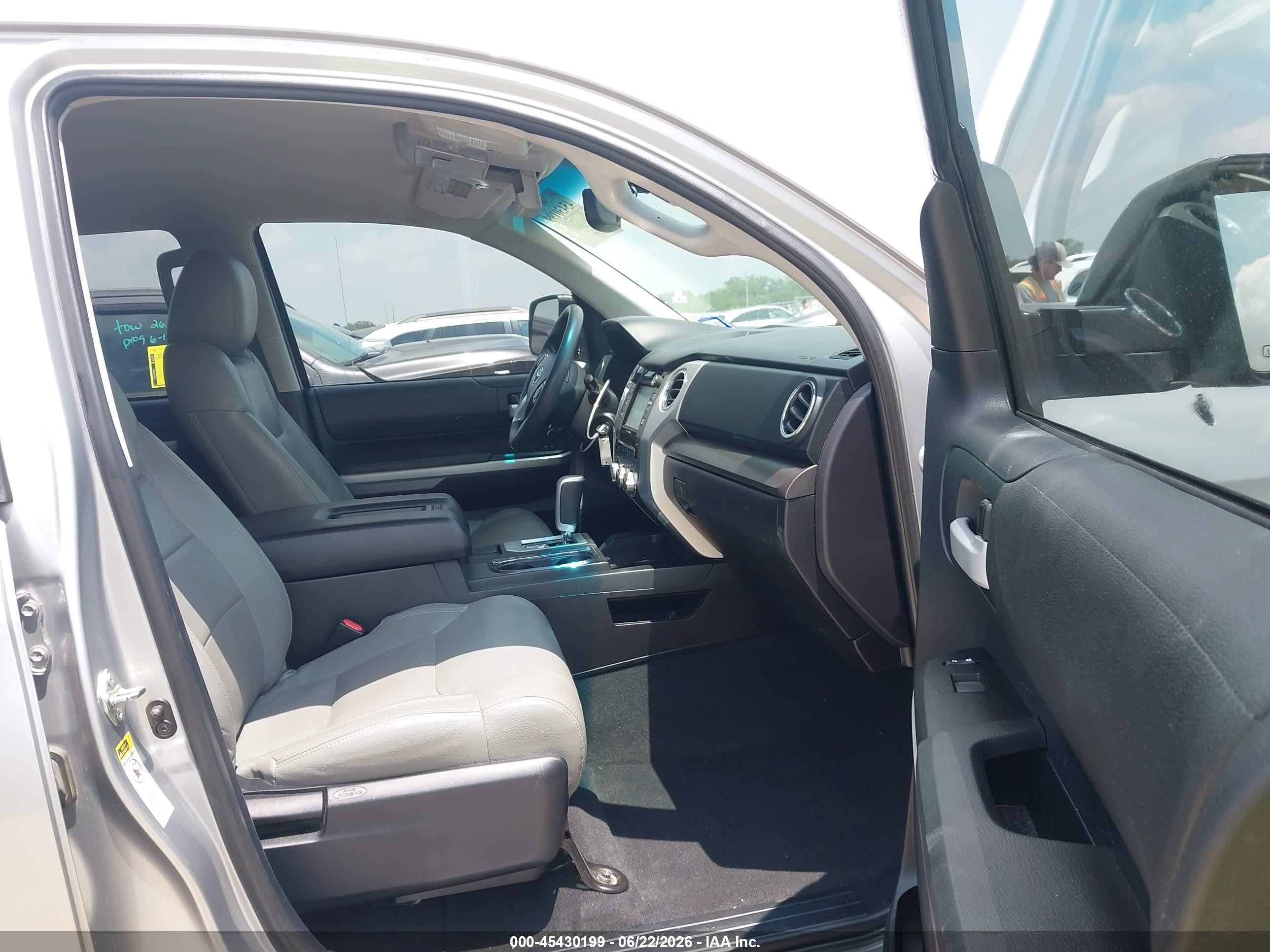 2014 Toyota Tundra Sr5 4.6l V8 Silver vin: 5TFEM5F16EX080166