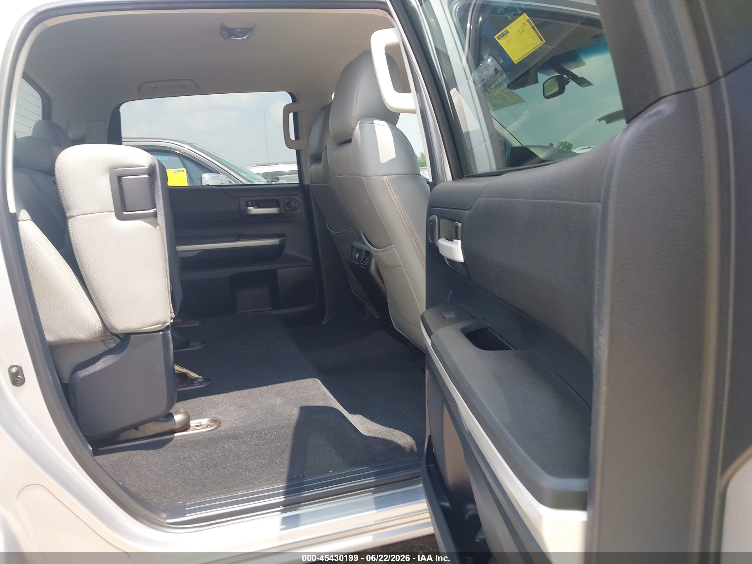 2014 Toyota Tundra Sr5 4.6l V8 Silver vin: 5TFEM5F16EX080166