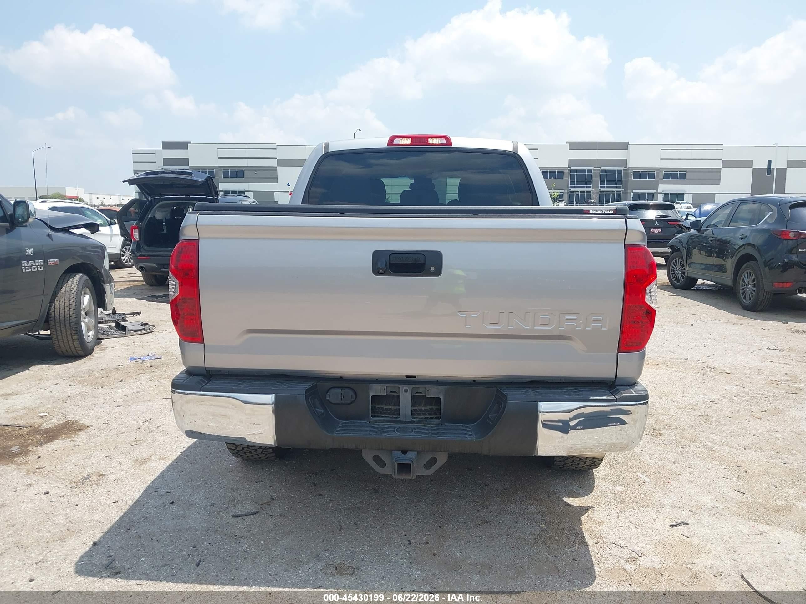 2014 Toyota Tundra Sr5 4.6l V8 Silver vin: 5TFEM5F16EX080166
