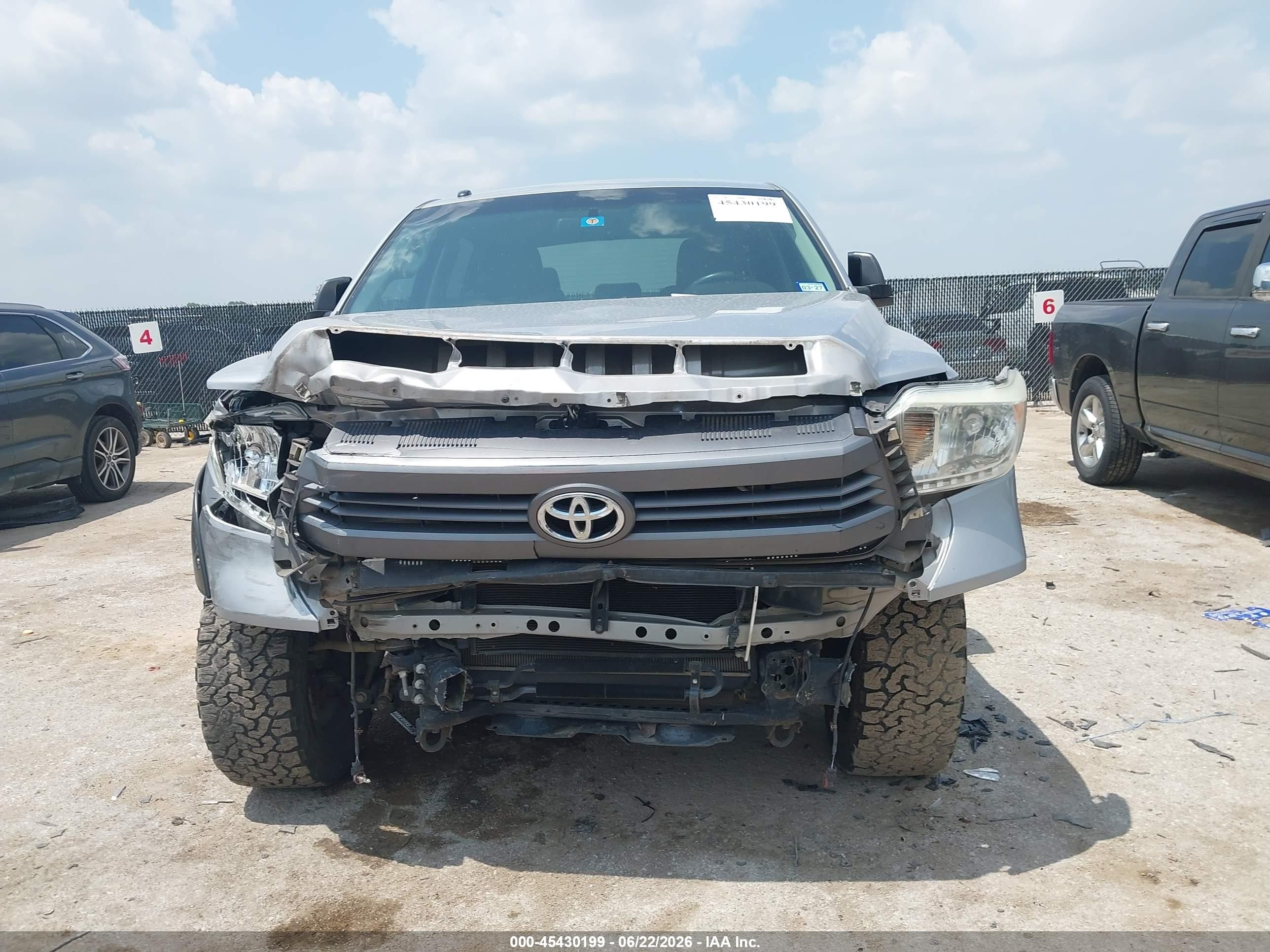 2014 Toyota Tundra Sr5 4.6l V8 Silver vin: 5TFEM5F16EX080166