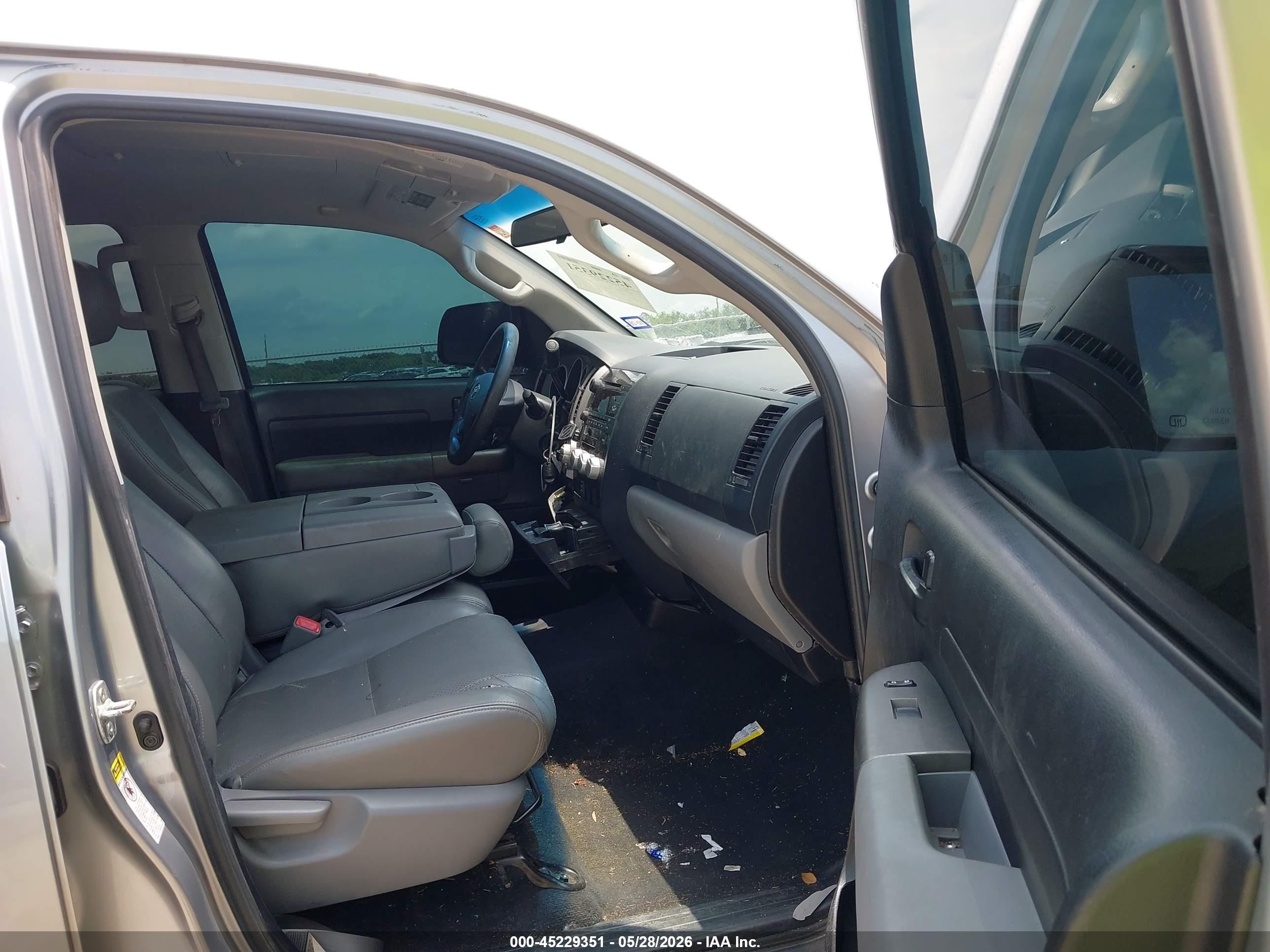 2013 Toyota Tundra Grade 4.6l V8 Серебряный vin: 5TFEM5F17DX059230